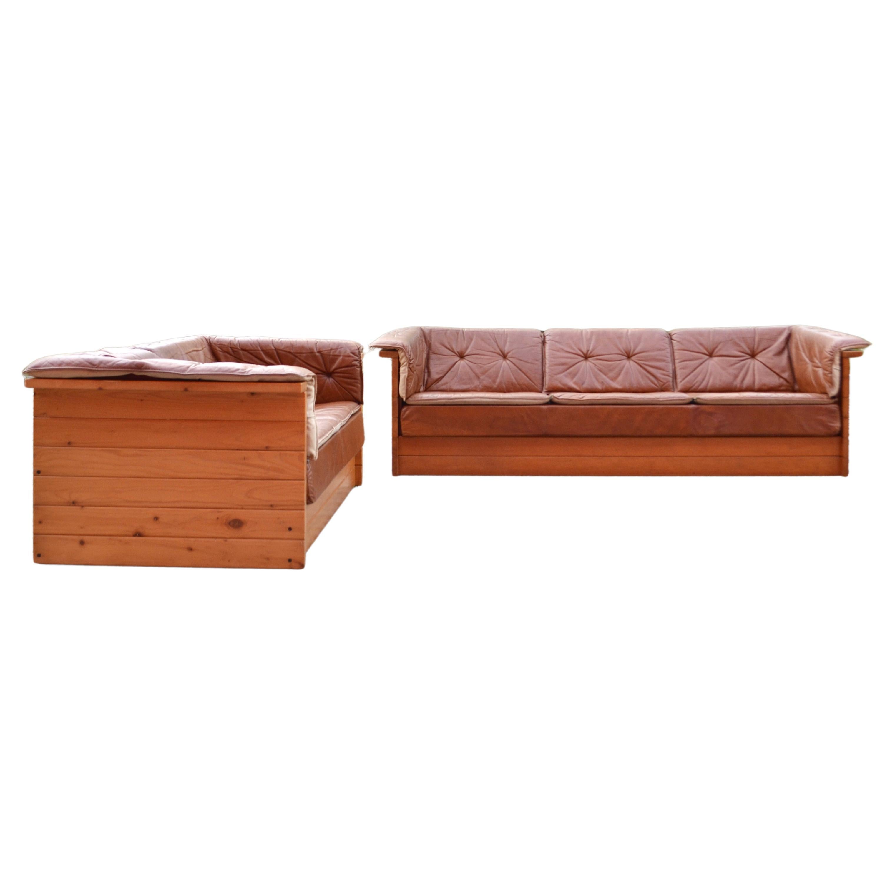 Minimalistisches skandinavisches Cognacfarbenes Leder-Sofa/Tagesbett/ Wohnzimmer-Set aus Kiefer