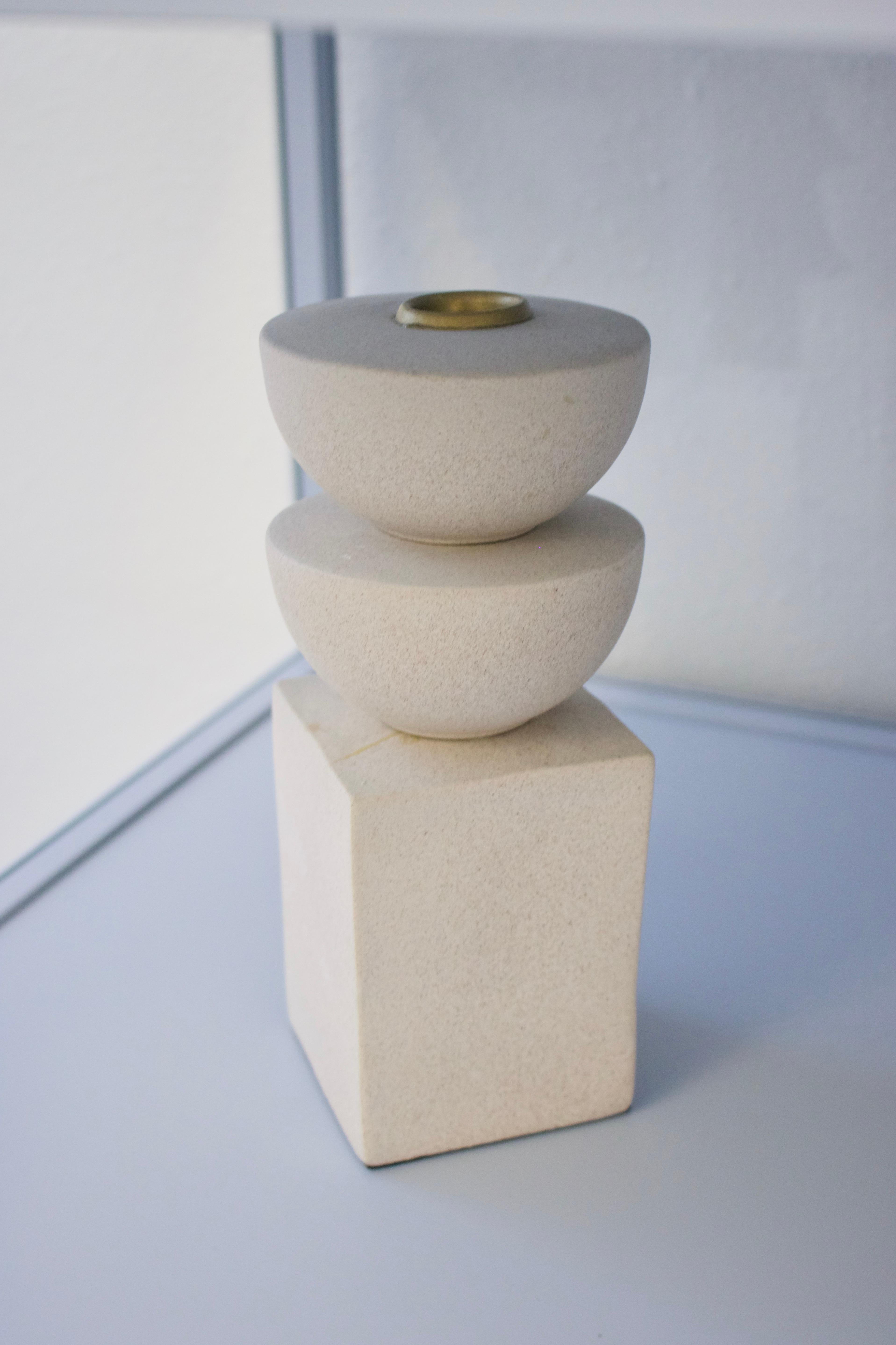Minimalistischer skulpturaler Kerzenhalter mit gestapelten geometrischen Formen im Zustand „Gut“ im Angebot in San Francisco, US