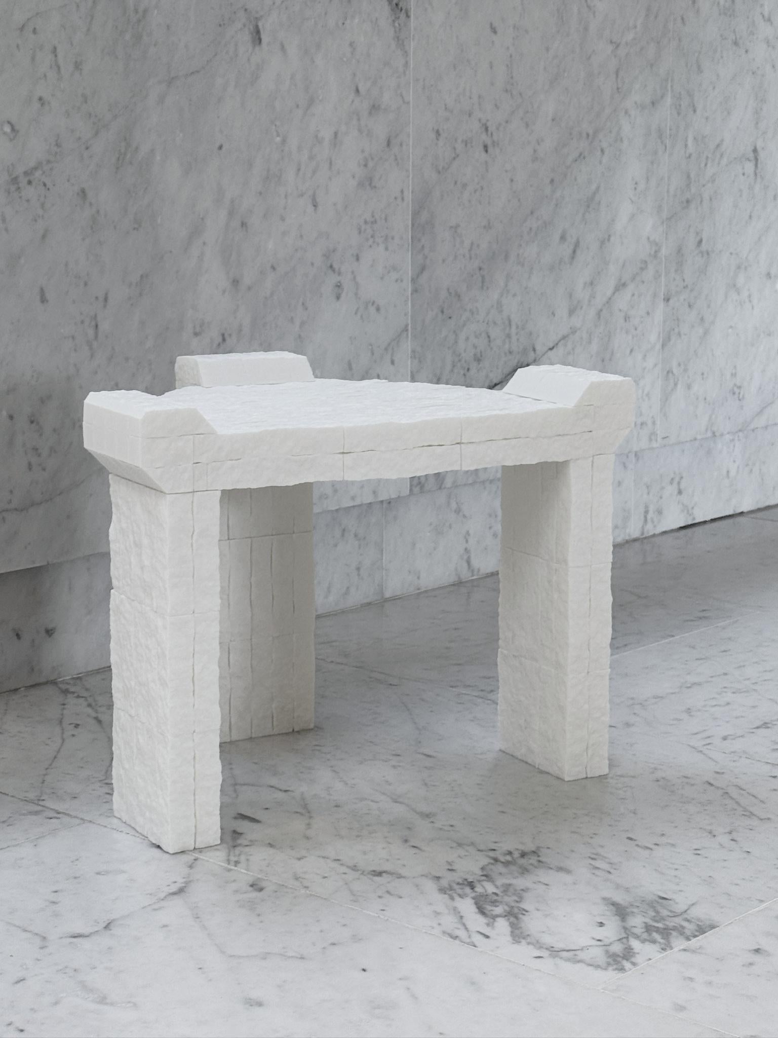 Fait main Tabouret sculptural minimaliste de Maria Osminina en vente