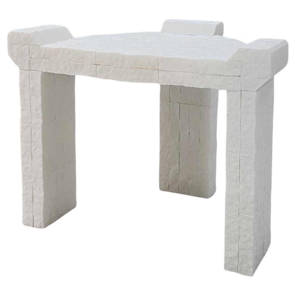 Tabouret sculptural minimaliste de Maria Osminina en vente