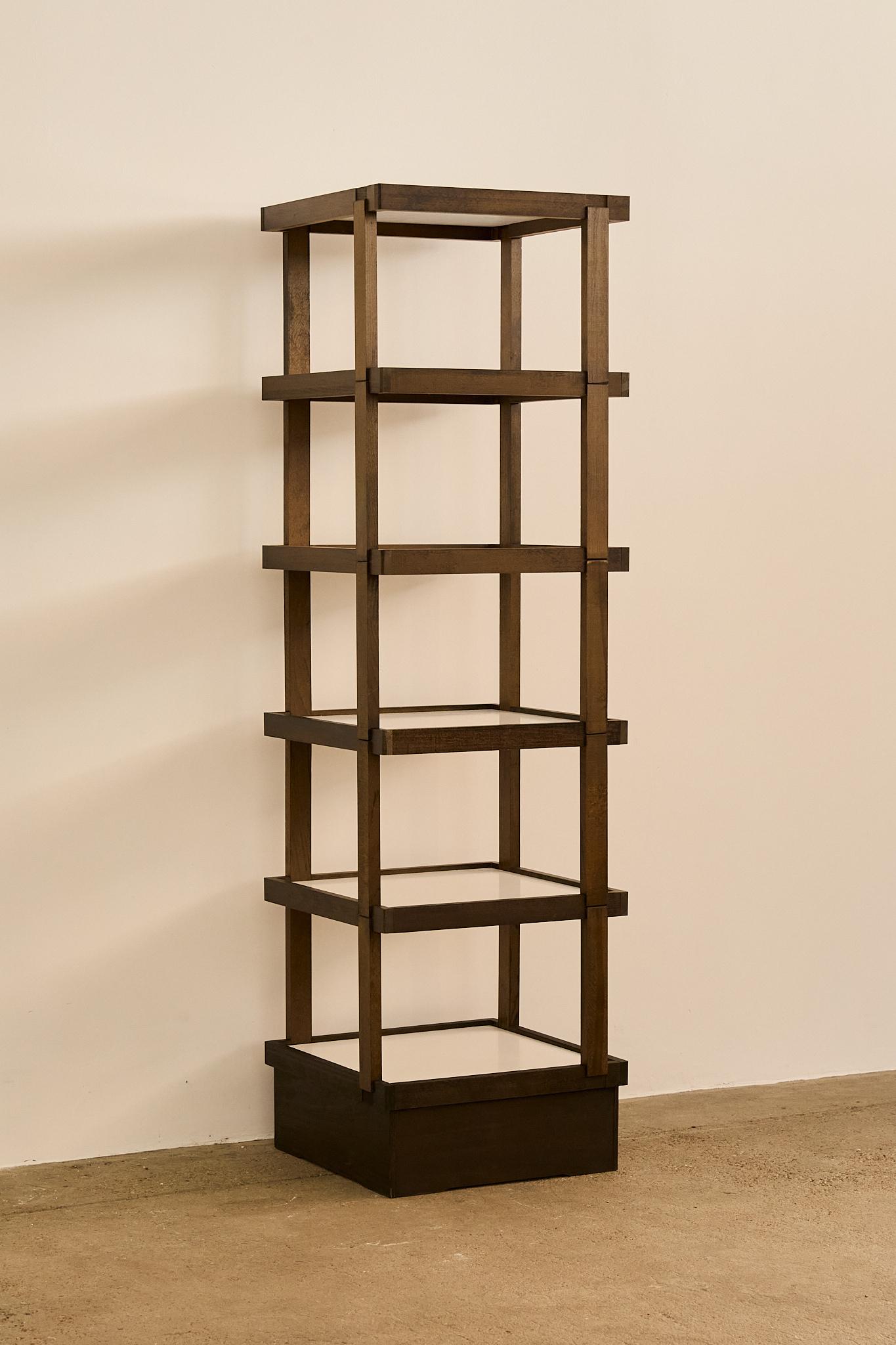 Minimalistisches Regal (Tischlerei) im Angebot