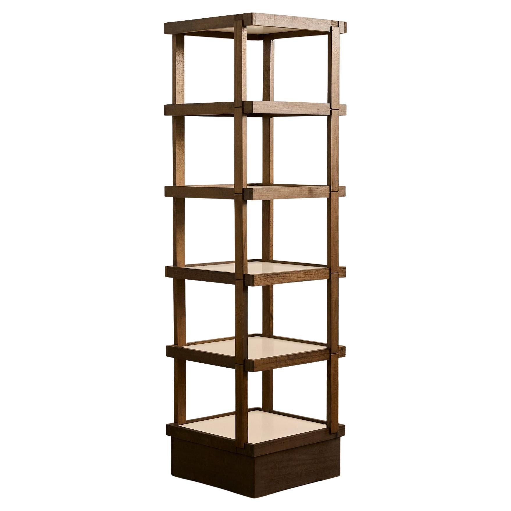 Minimalistisches Regal im Angebot