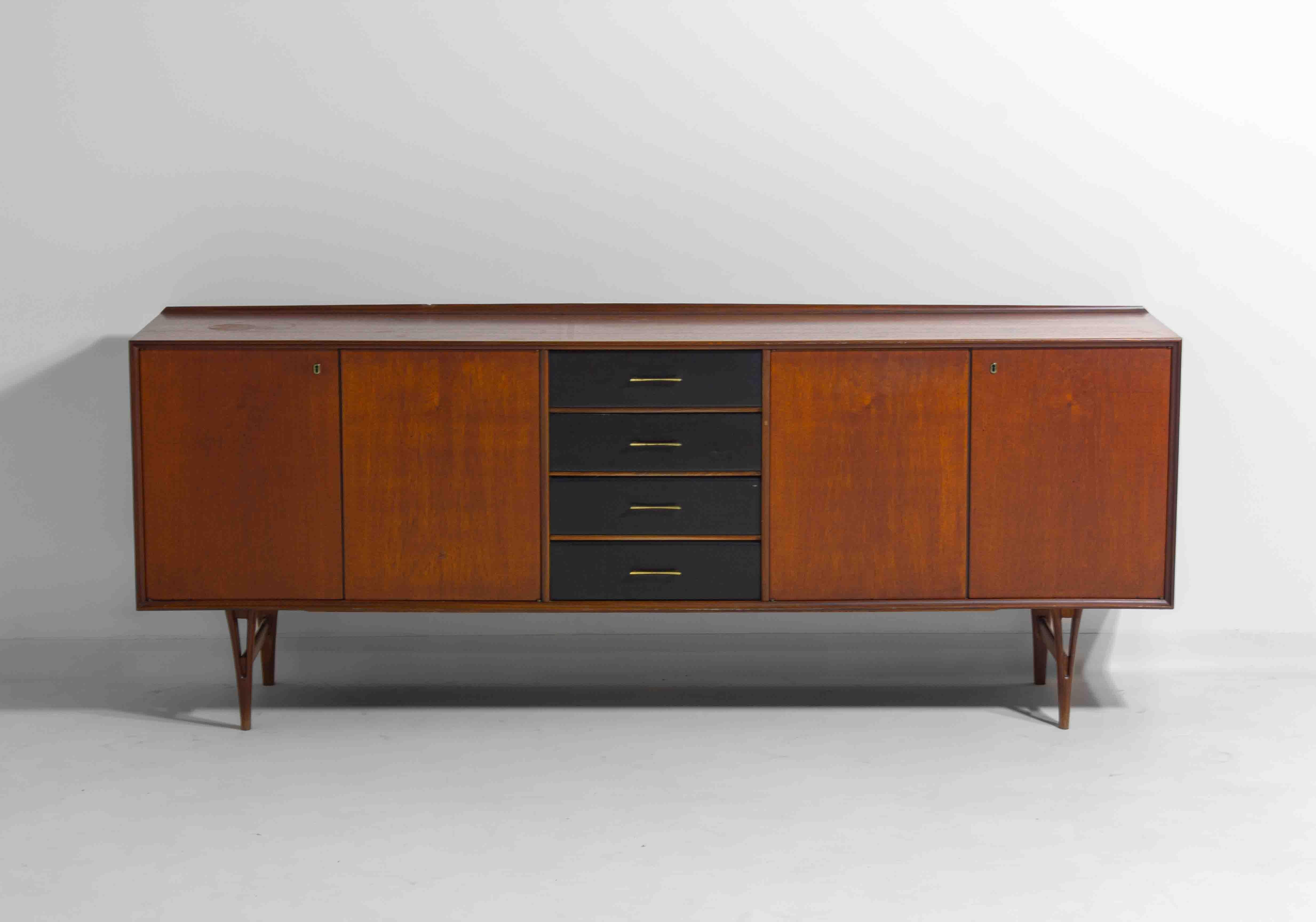 Milieu du XXe siècle Buffet minimaliste en teck chaud de Van Pelt, Belgique années 1960 en vente