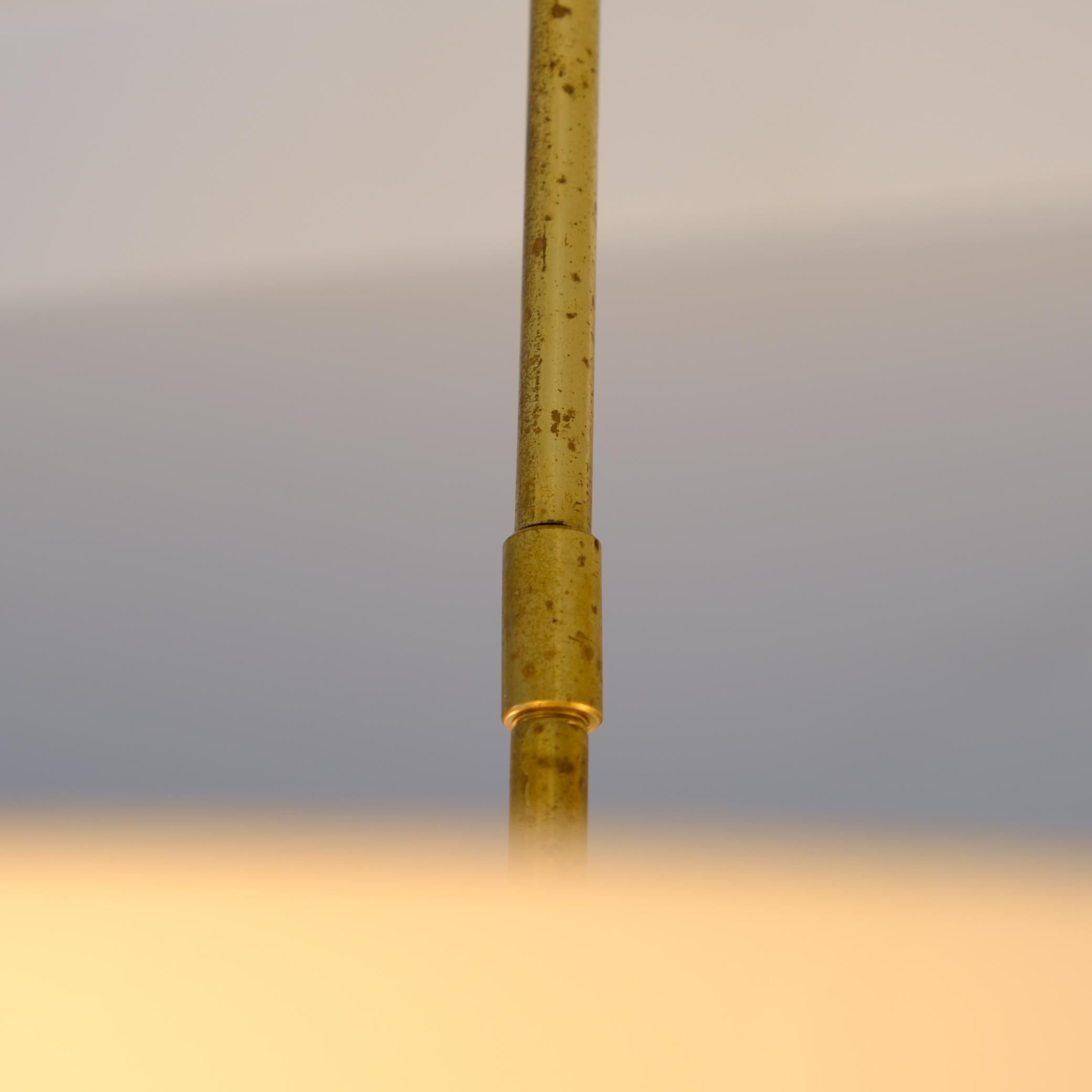 Lámpara de techo minimalista y elegante Model. AA 72/40 de latón y cristal, Itsu Años 50 en venta 1