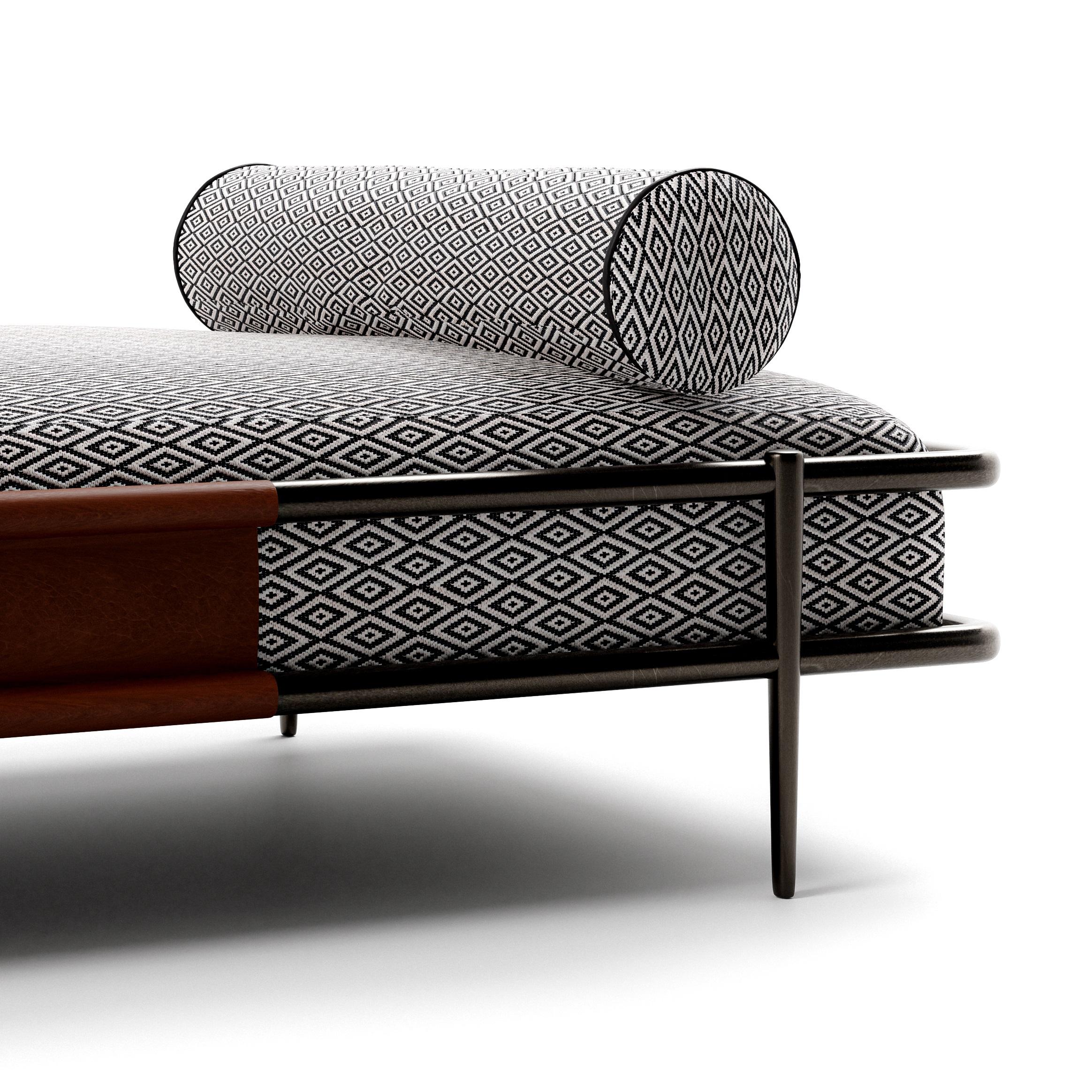 Lit de jour minimaliste et épuré en métal avec accents en cuir tabac-Mondo Design Neuf - En vente à NEW YORK, NY