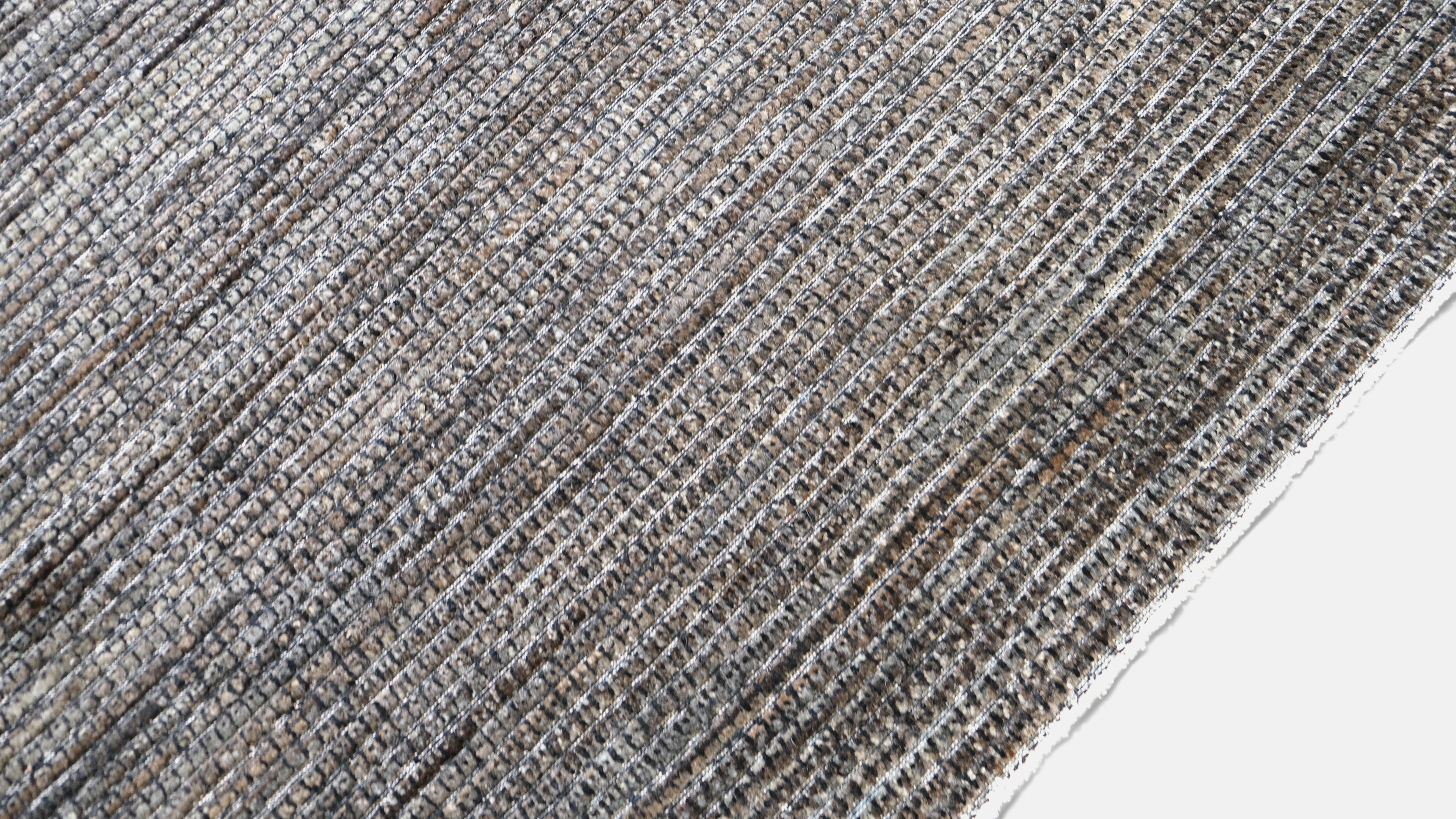 Minimaliste Tapis minimaliste et texturé noué à la main 13'10''x21'9'' en vente