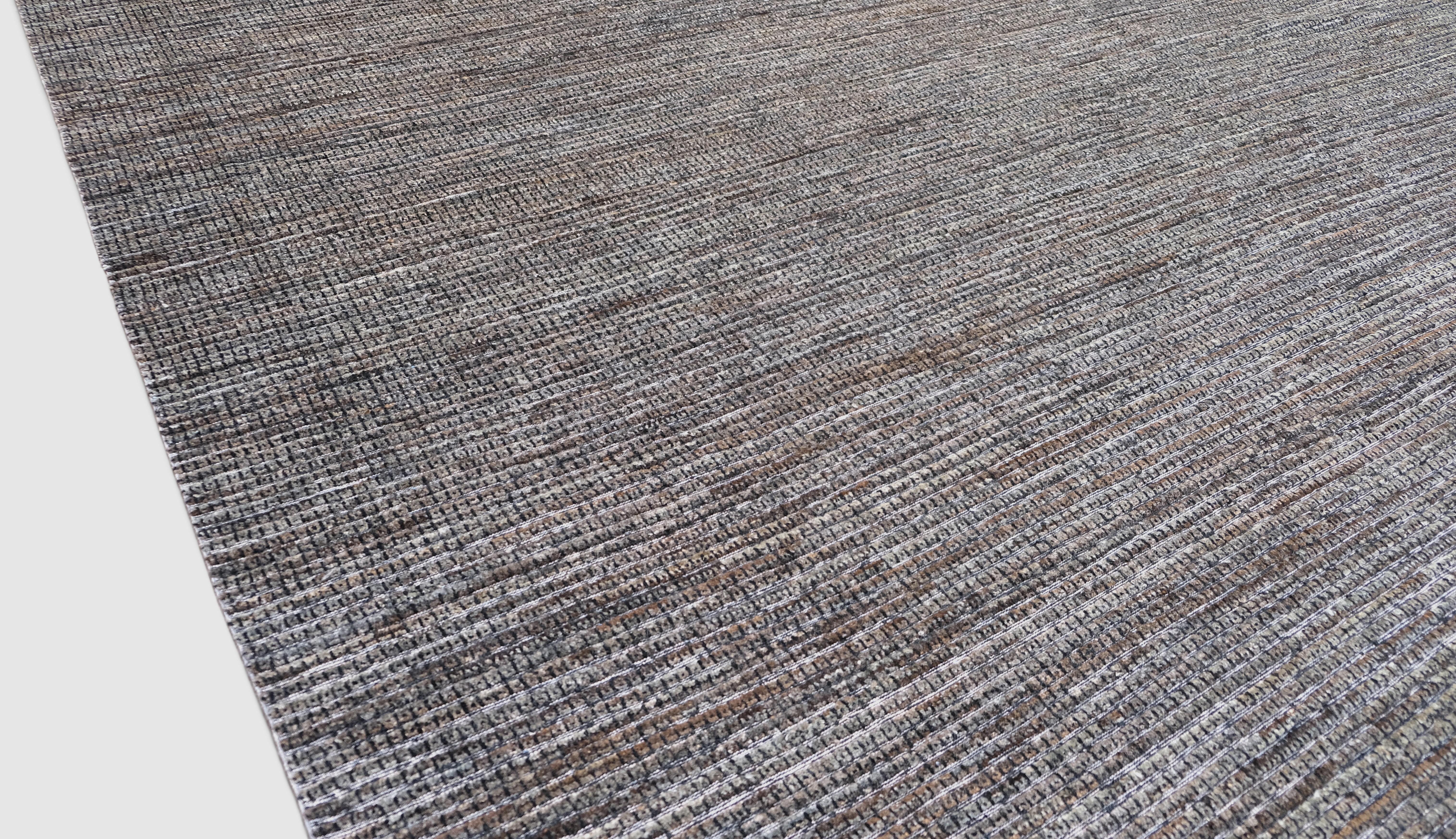 Pakistanais Tapis minimaliste et texturé noué à la main 13'10''x21'9'' en vente