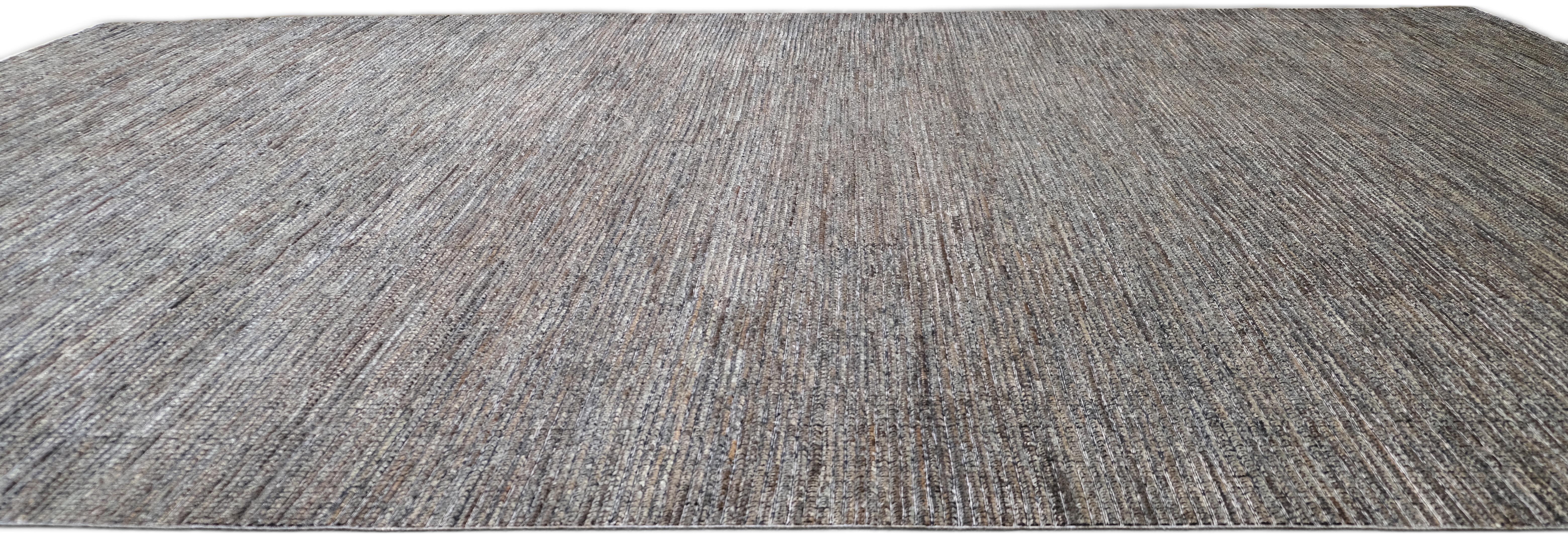 Noué à la main Tapis minimaliste et texturé noué à la main 13'10''x21'9'' en vente