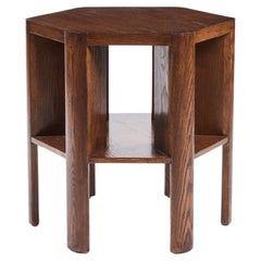 Petite table de bibliothèque moderne minimaliste en finition chêne foncé de Martin & Brockett