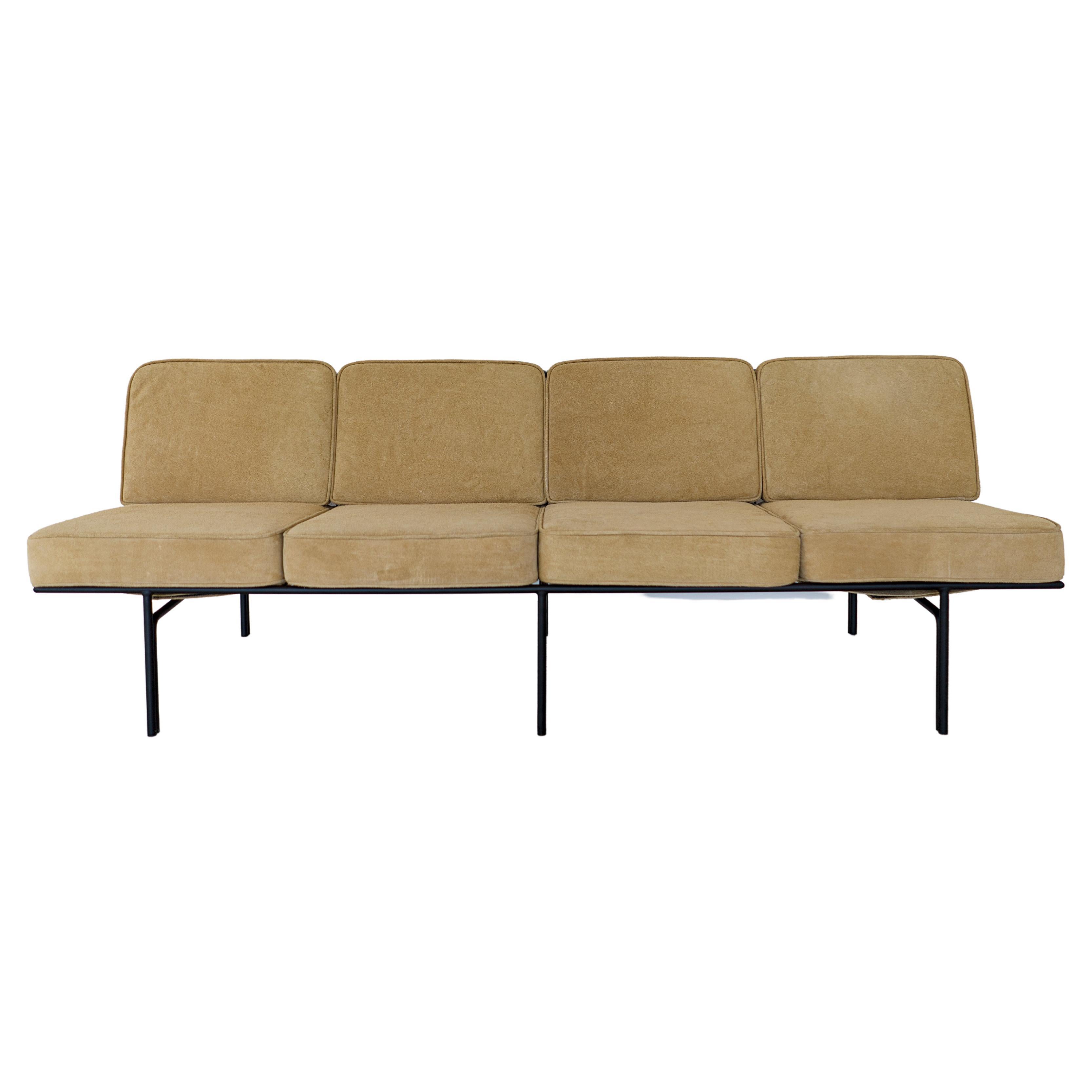 Minimalistisches minimalistisches Sofa Deia von Samuel Lamas im Angebot