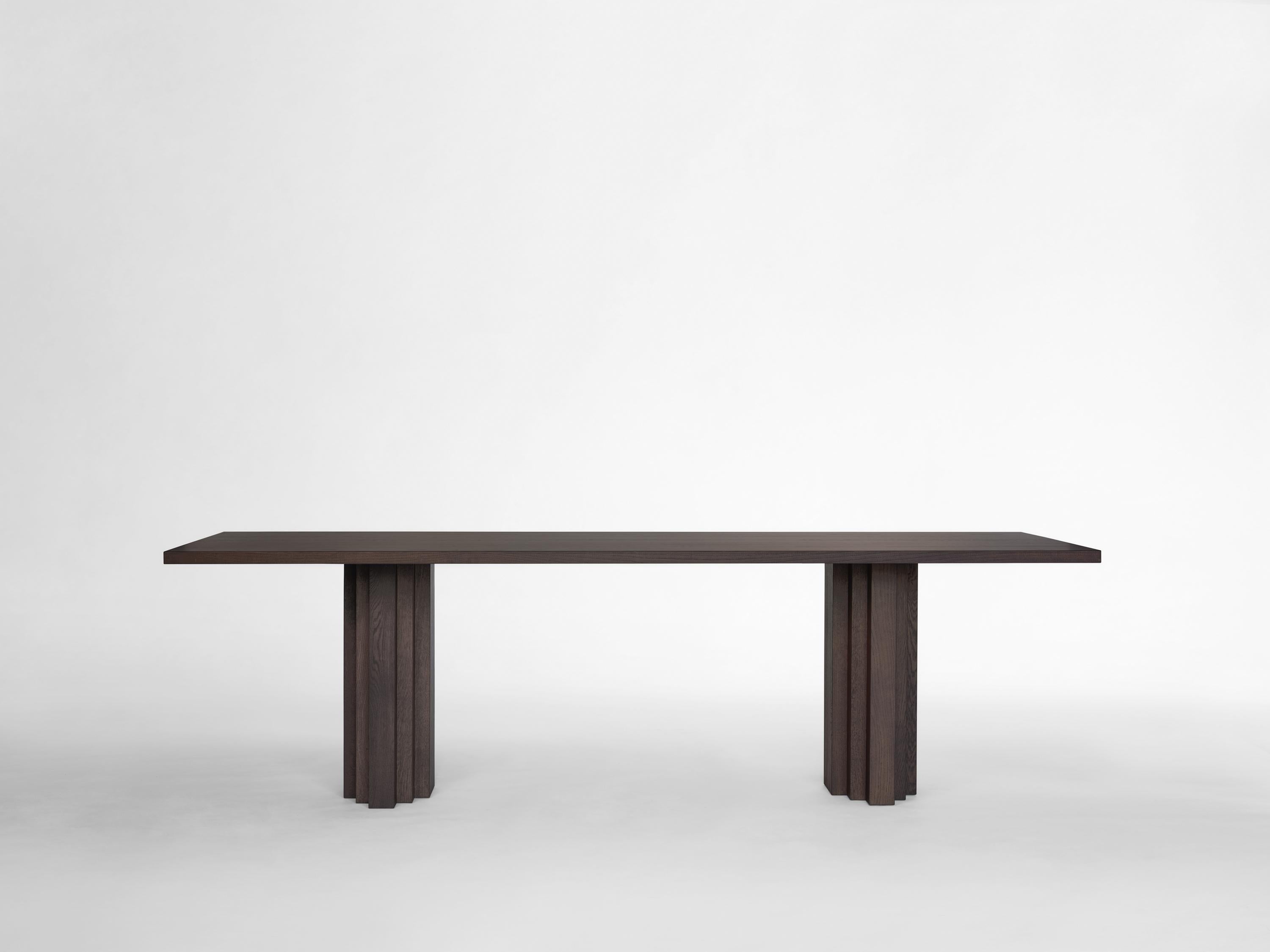 Brutalisme Table de salle à manger minimaliste en bois de chêne massif Brut Slim en vente