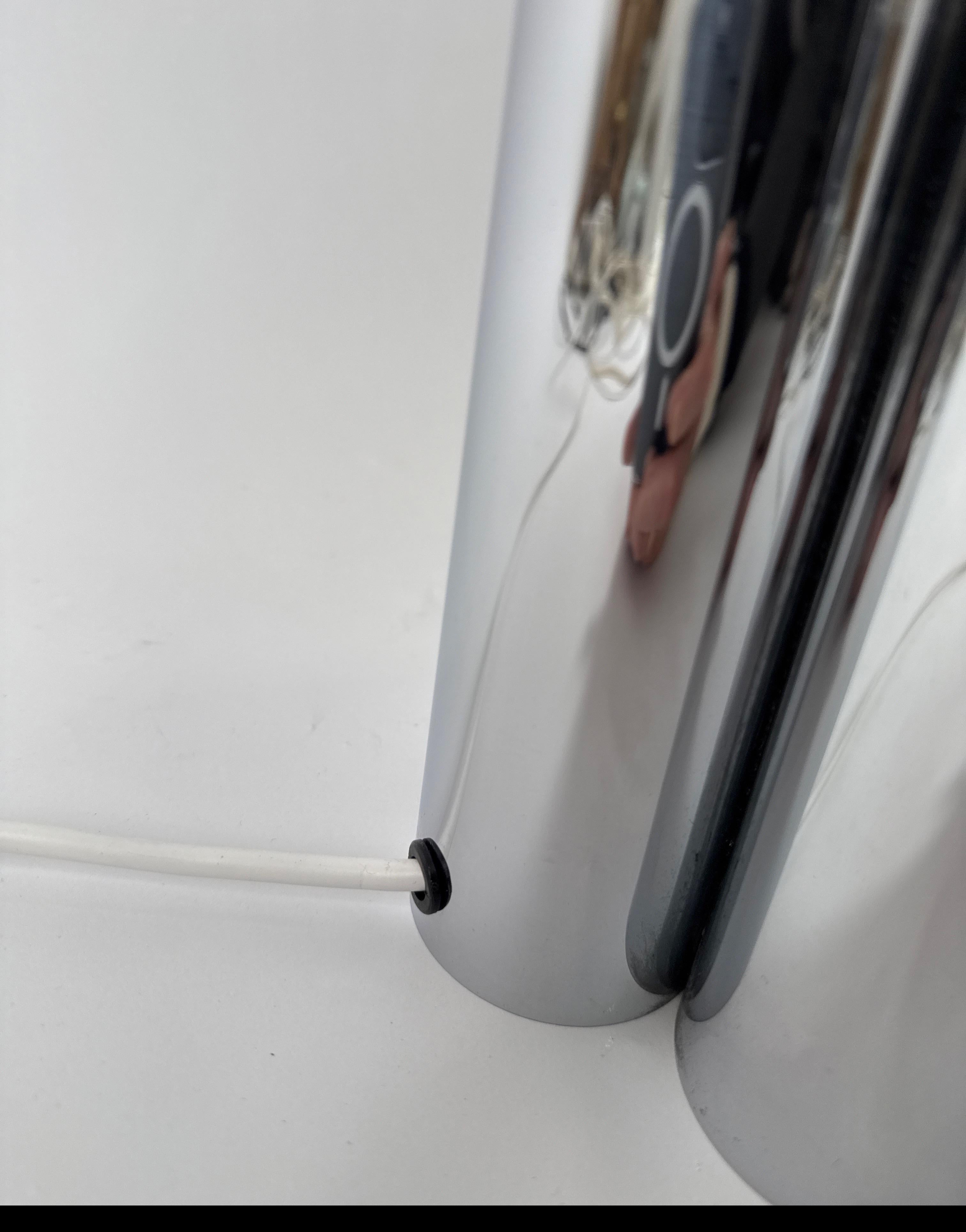 Lampe tube minimaliste de l'ère spatiale, Koch & Lowy, États-Unis, années 1960 en vente 2