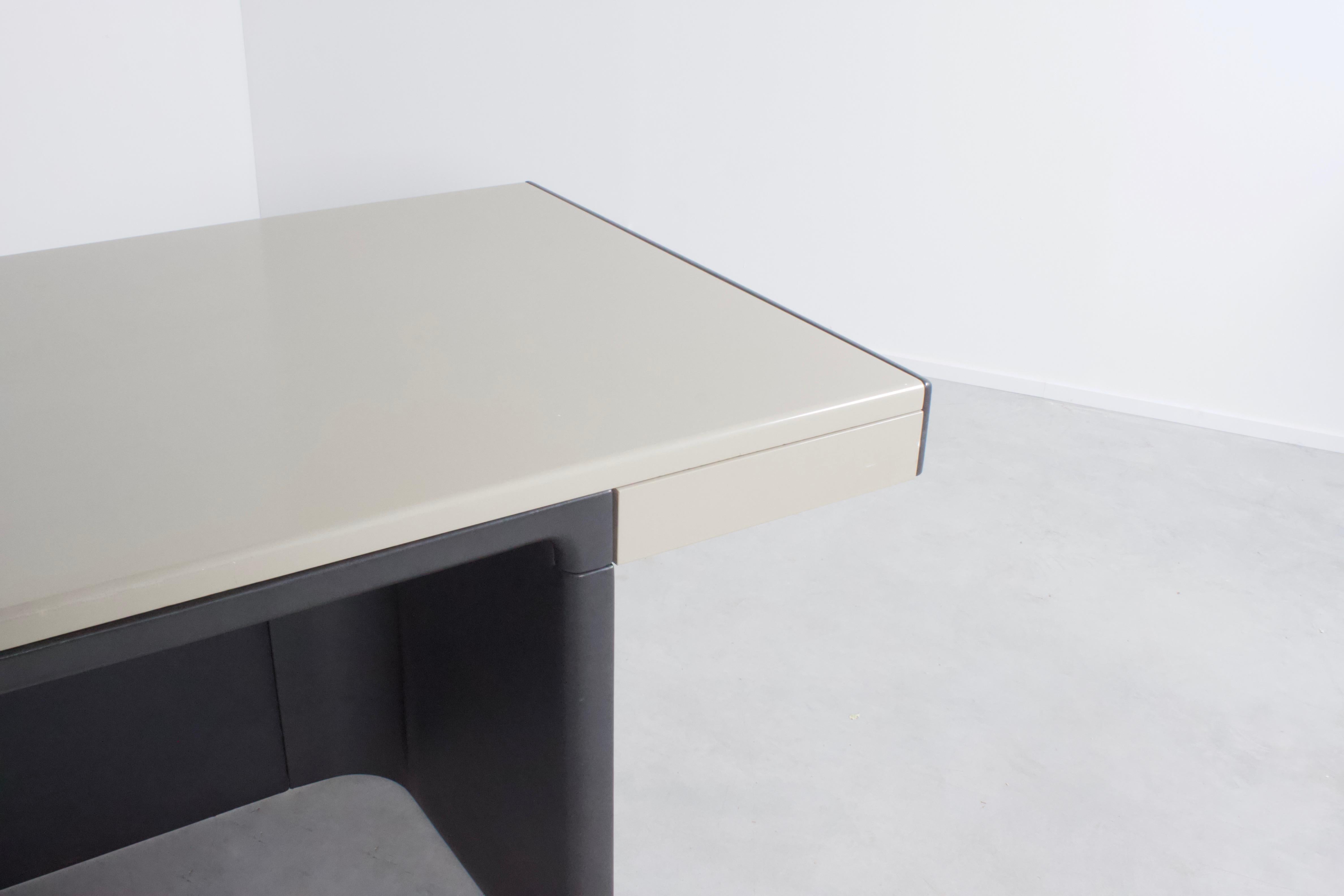 Minimalist Space Age Desk by Planmöbel, 1960s In Good Condition For Sale In Echt, NL