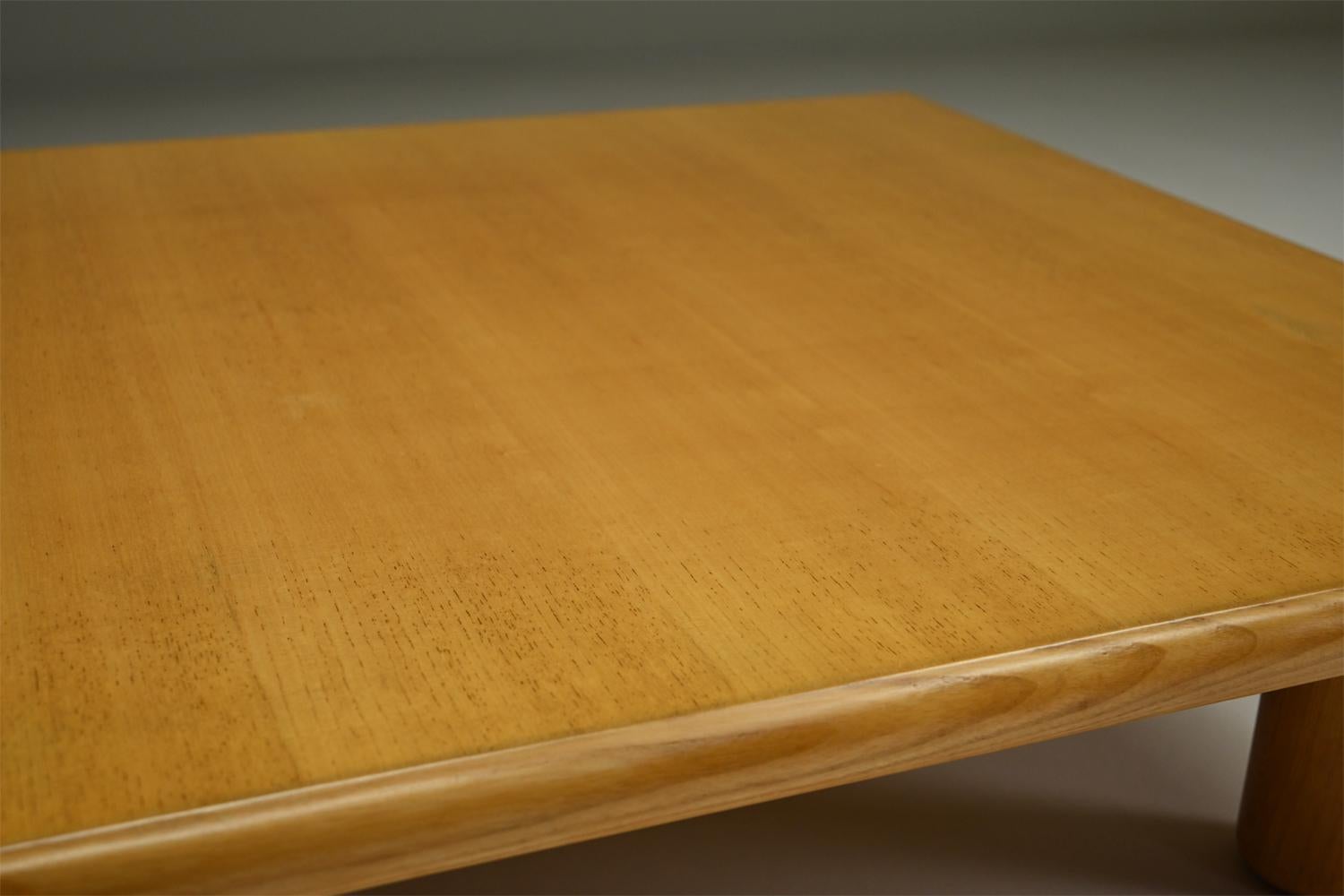 Mesa de centro minimalista cuadrada de madera de fresno, Europa de los 80. en venta 2