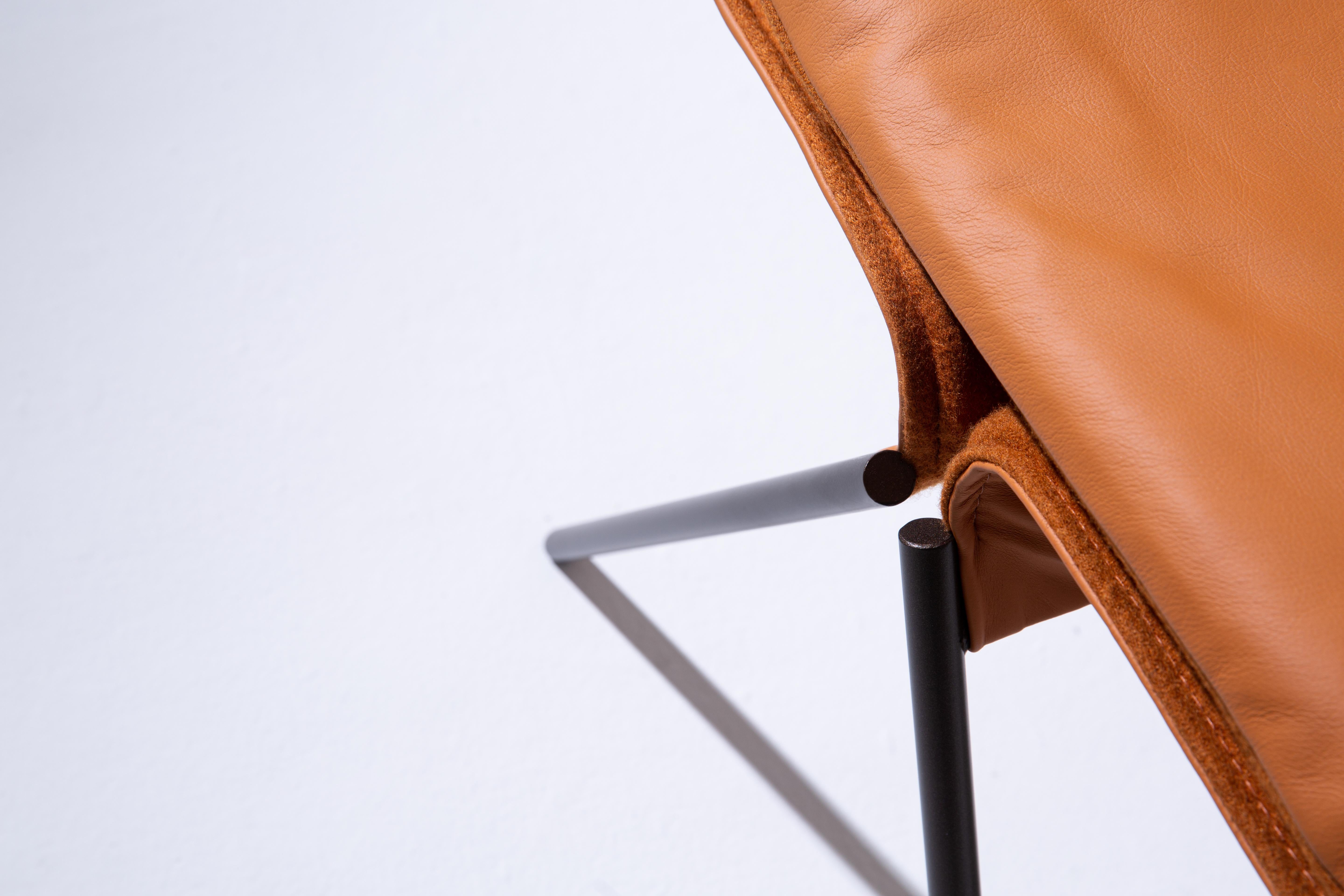 Silla apilable minimalista de Ilse Lang - Inspirada en el taburete Mariposa de Yanagi en Nuevo estado para la venta en São Paulo, SP
