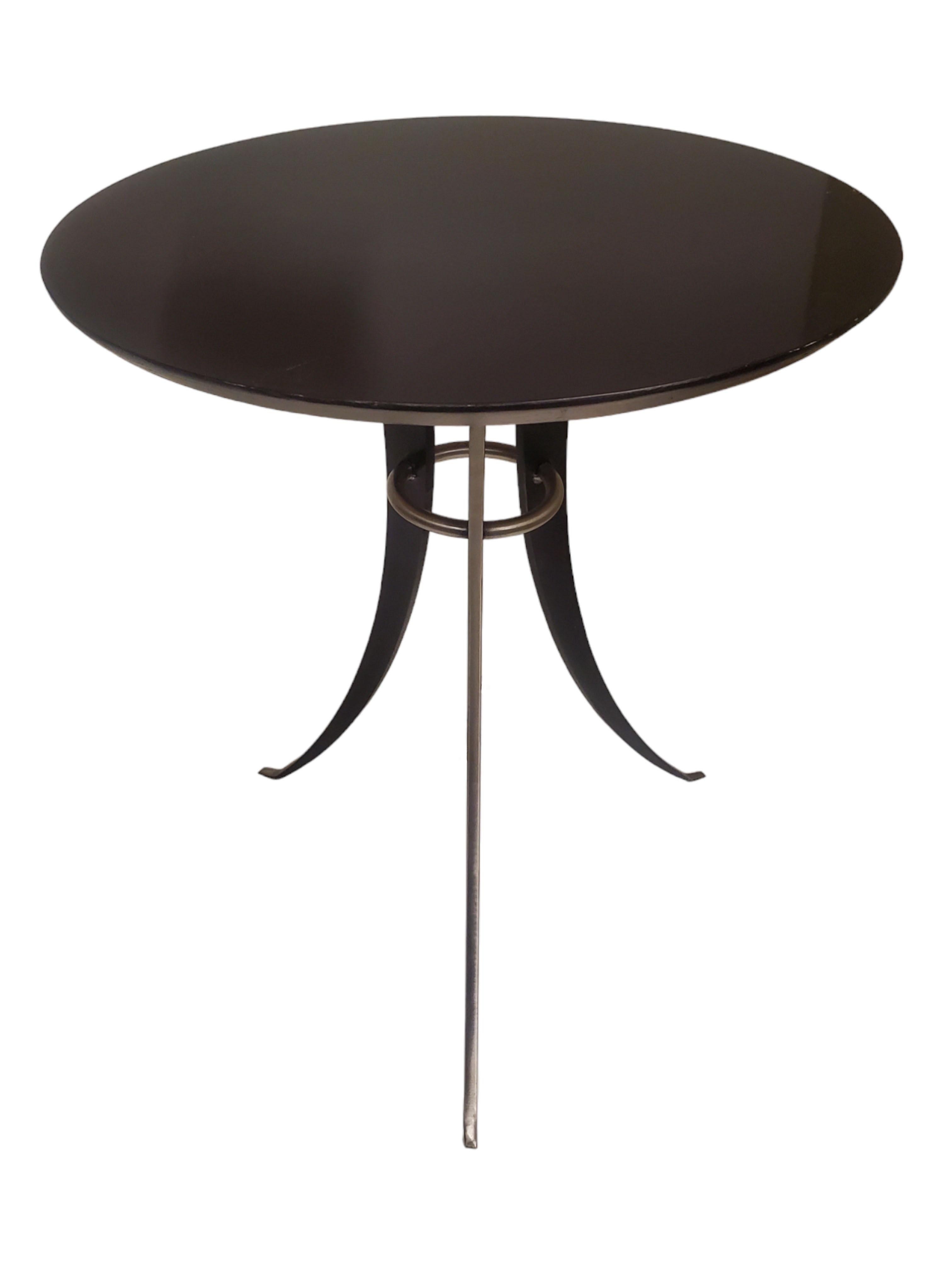 Minimalistischer runder Tisch aus Stahl und ebonisiertem Holz mit zweibeinigem, geschwungenem Sockel  im Angebot 8
