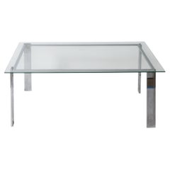 Table minimaliste en acier