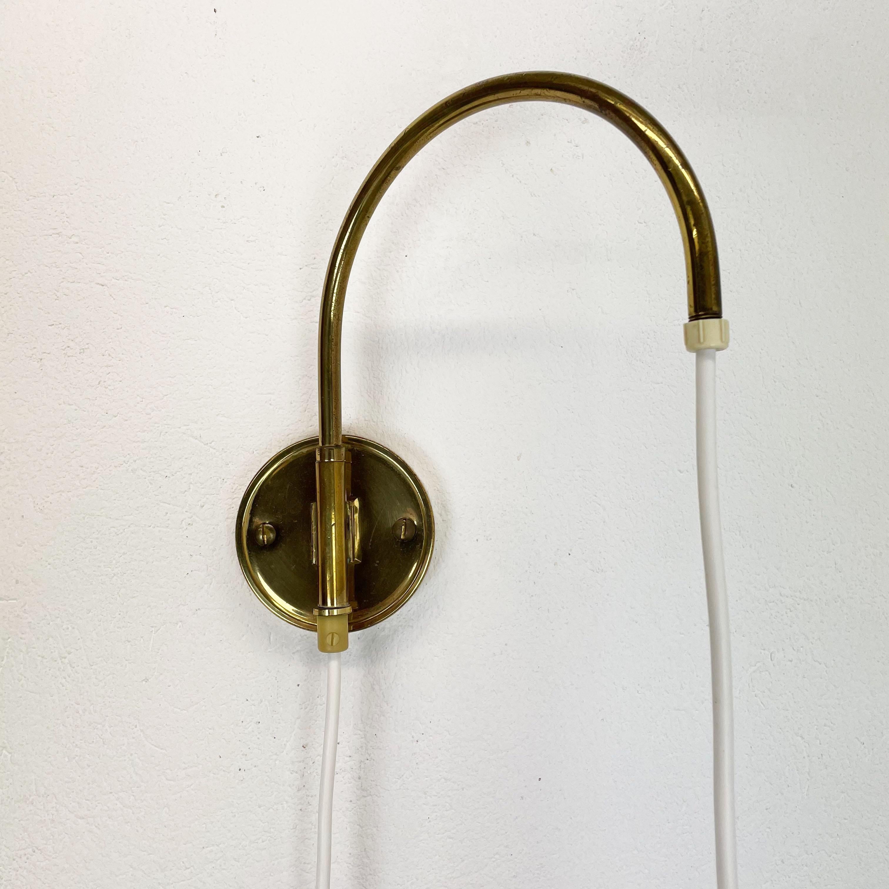 20th Century Minimalist Stilnovo Style Adjustable Brass Wall Hanging Light, Italy 1960s For Sale