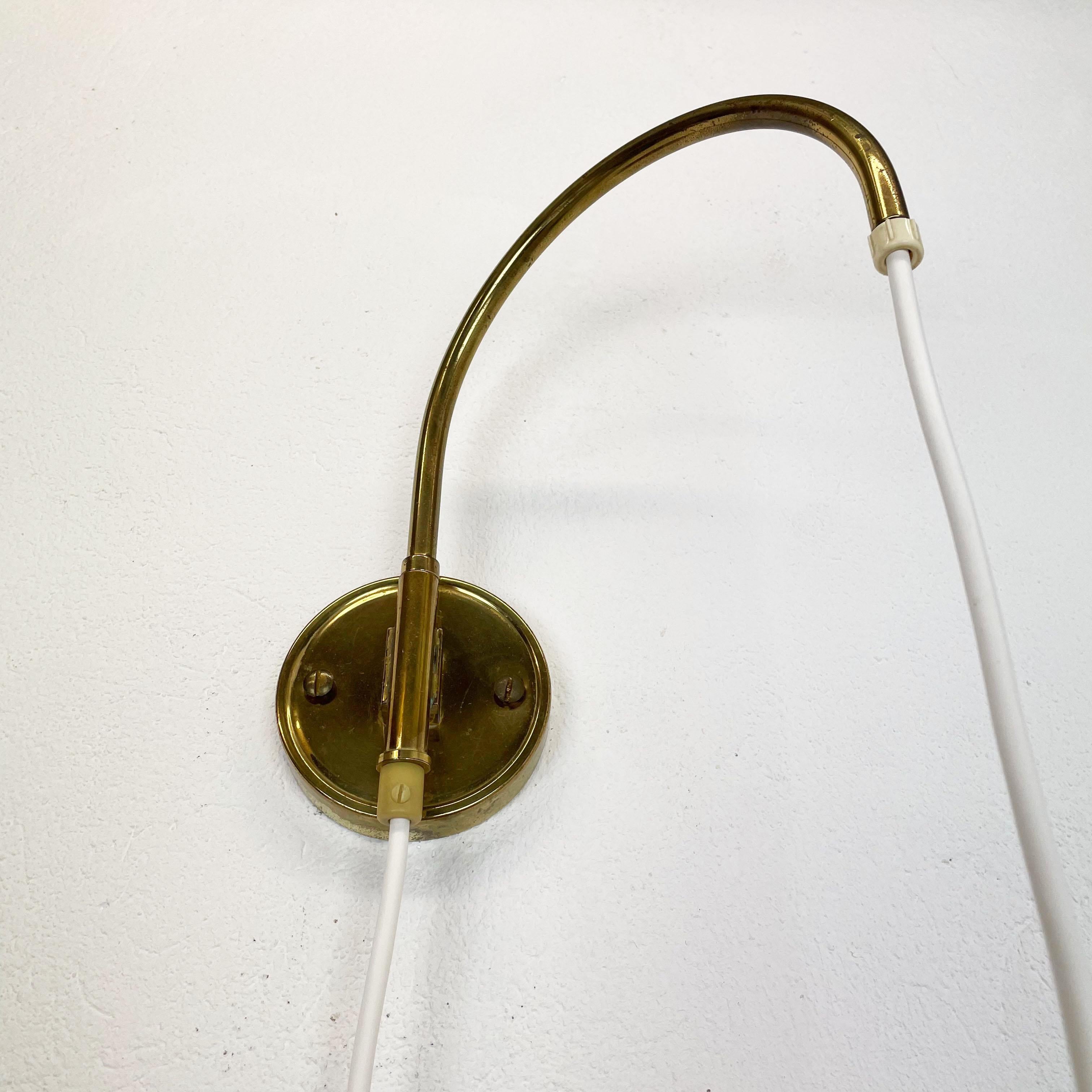 Metal Minimalist Stilnovo Style Adjustable Brass Wall Hanging Light, Italy 1960s For Sale