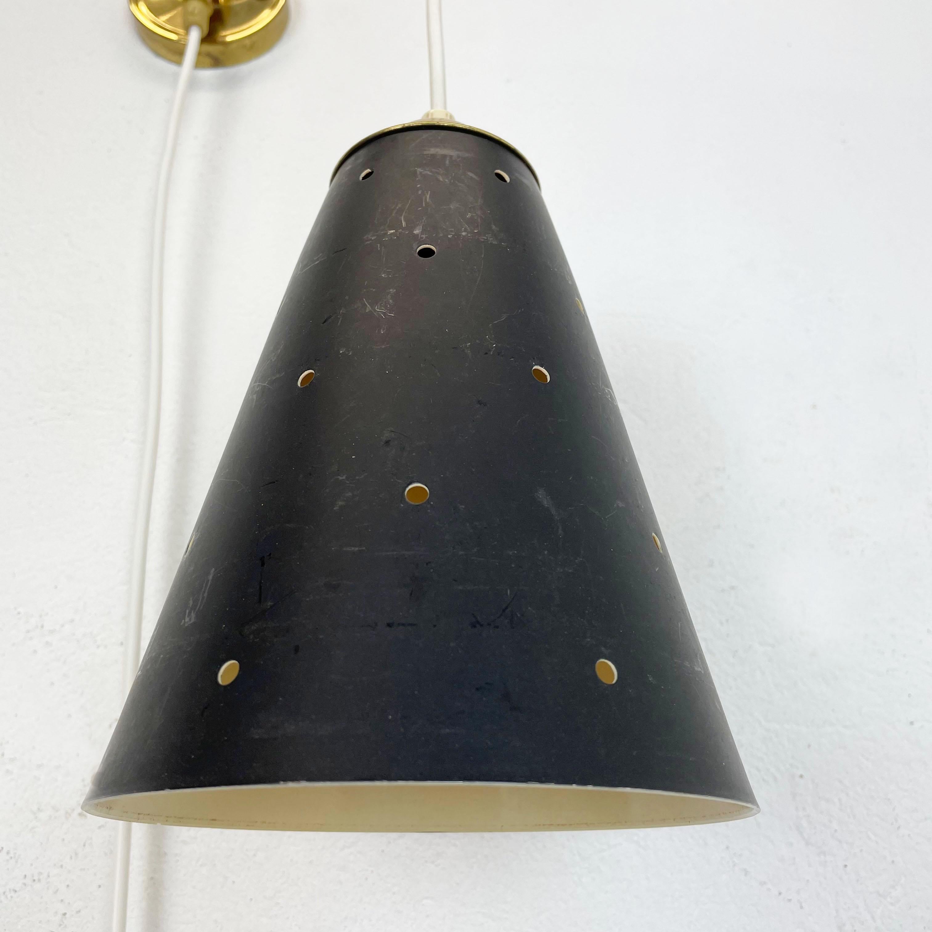 Minimalist Stilnovo Style Adjustable Brass Wall Hanging Light, Italy 1960s For Sale 1