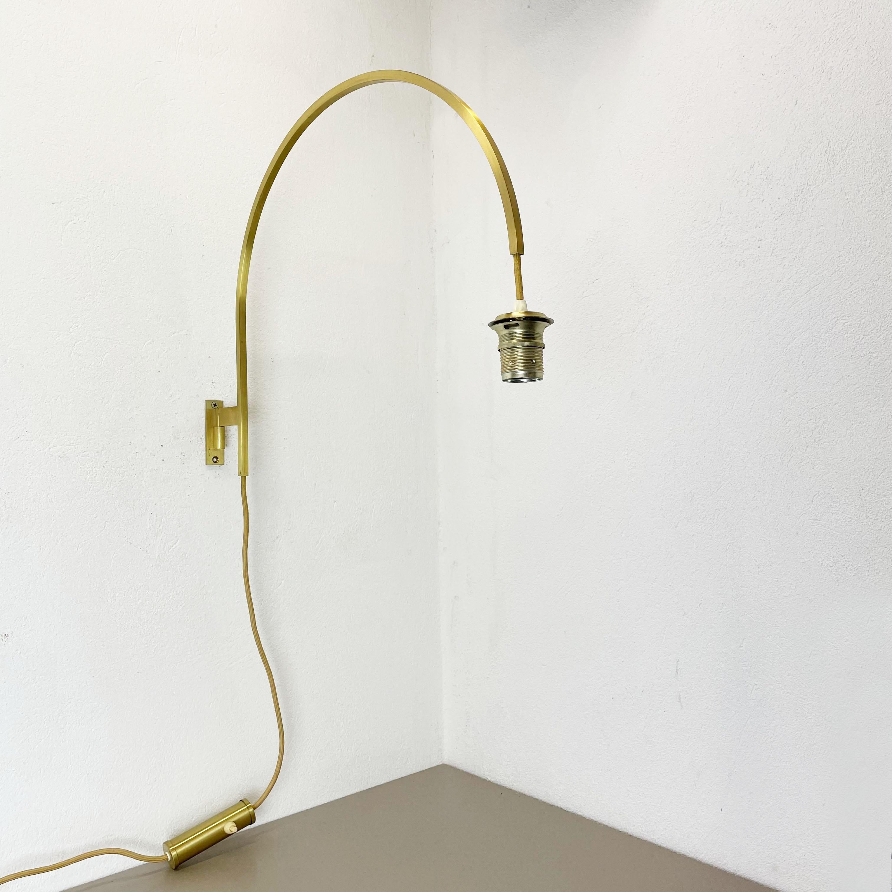 20th Century Minimalist Stilnovo Style Adjustable Counter Weight Brass Wall Light Italy 1960s