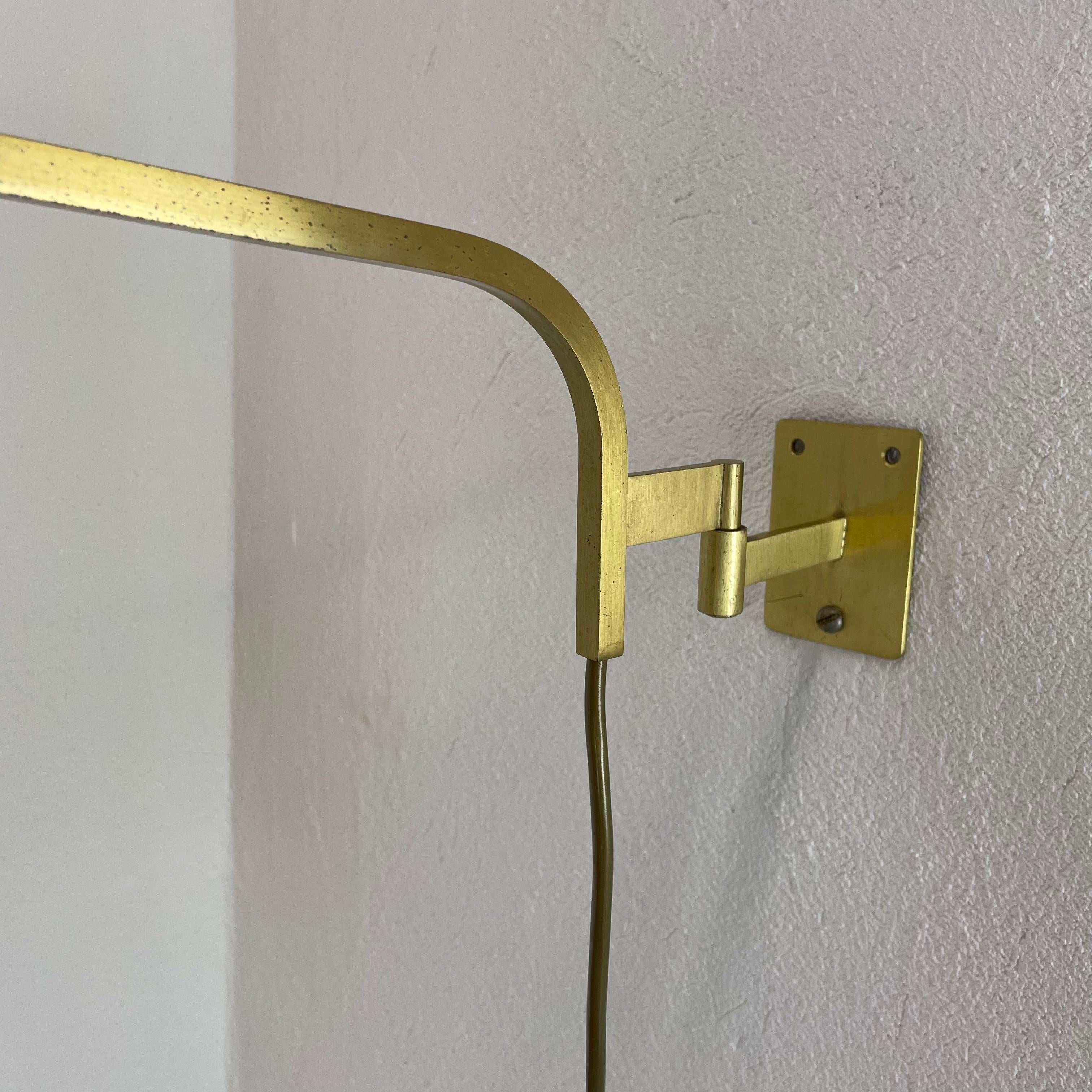 Minimalist Stilnovo Style Adjustable Counter Weight Brass Wall Light Italy 1960s For Sale 1