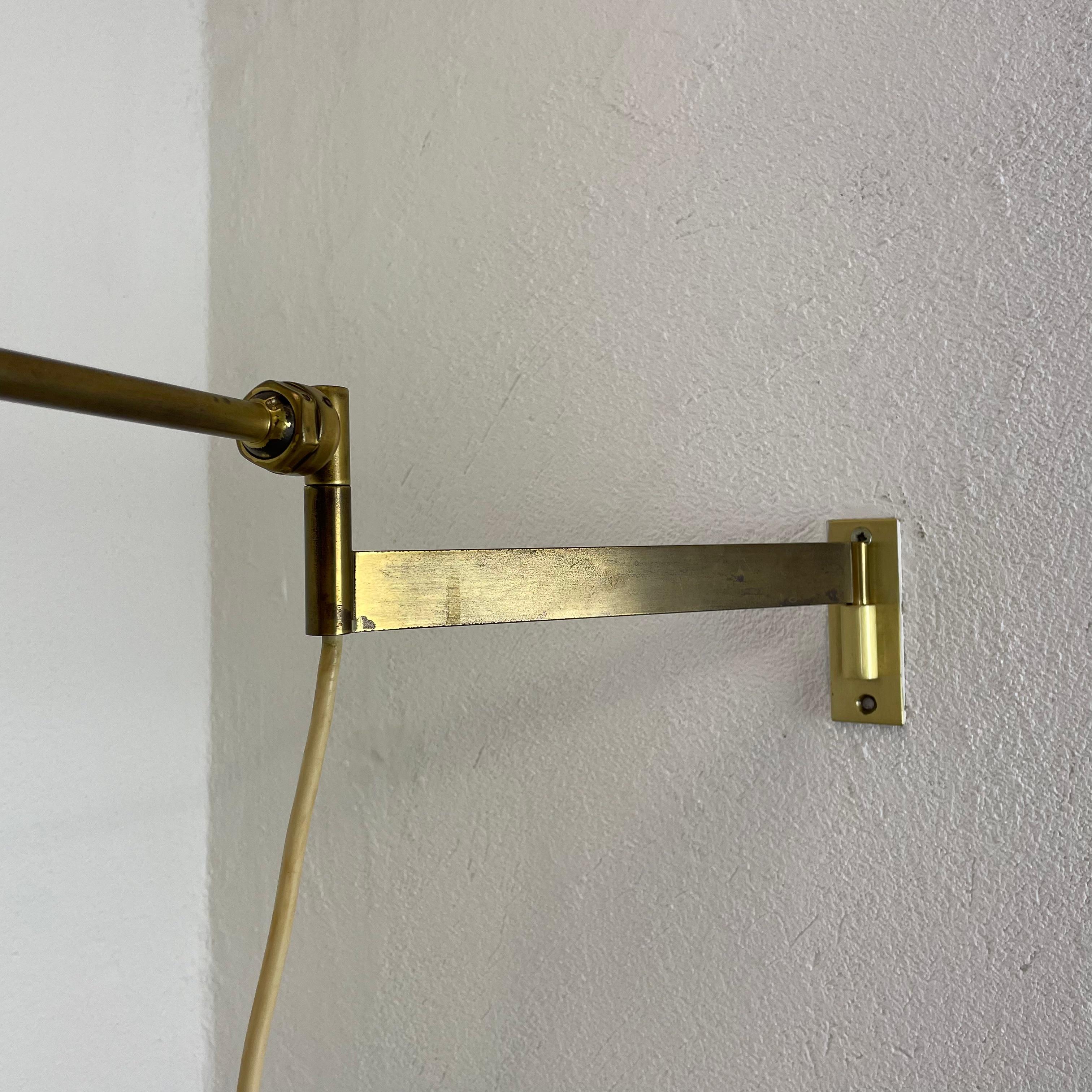 Minimalist Stilnovo Style Adjustable Swing Arm Brass Wall Light, Italy, 1960s For Sale 4