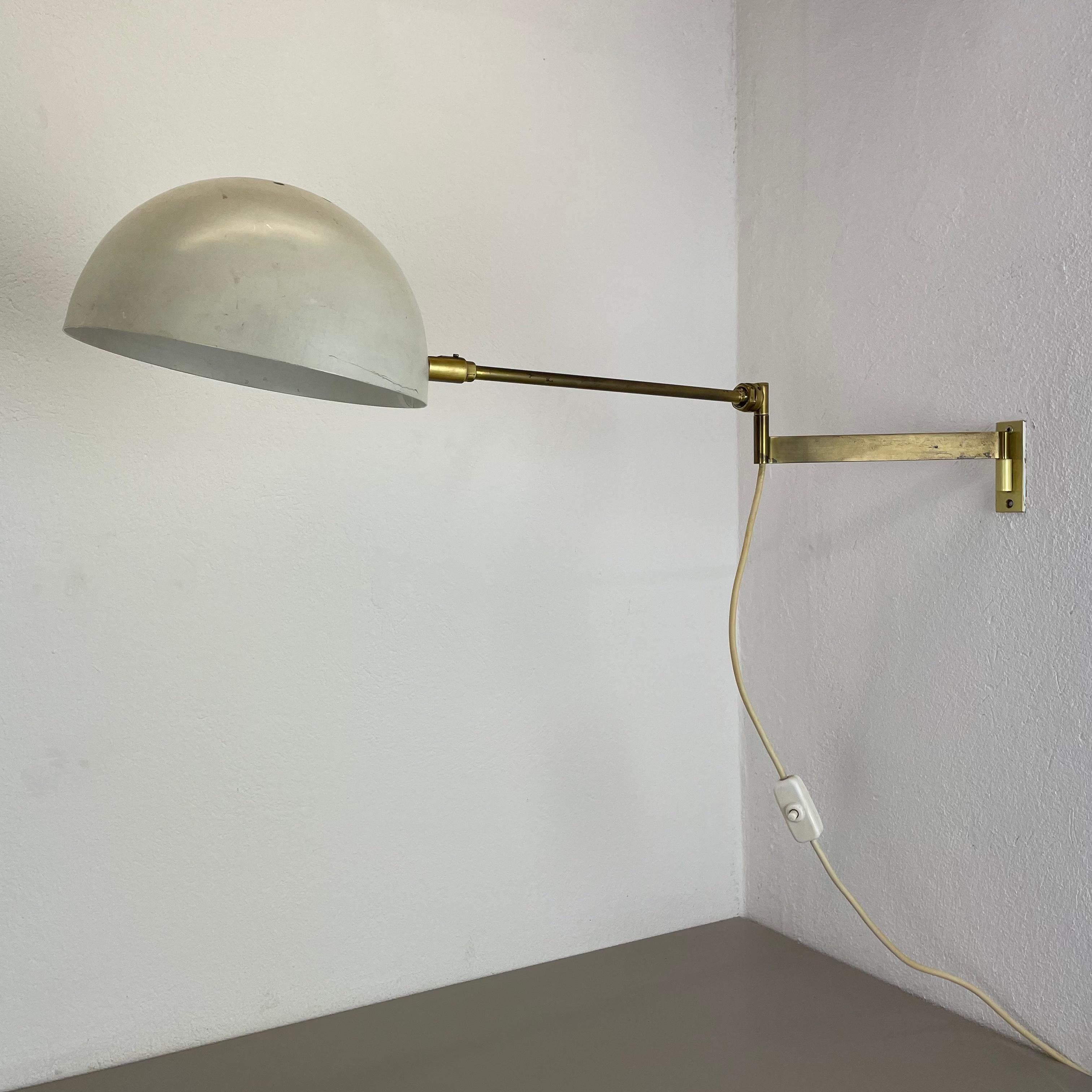 Mid-Century Modern Minimalist Stilnovo Style Adjustable Swing Arm Brass Wall Light, Italy, 1960s For Sale