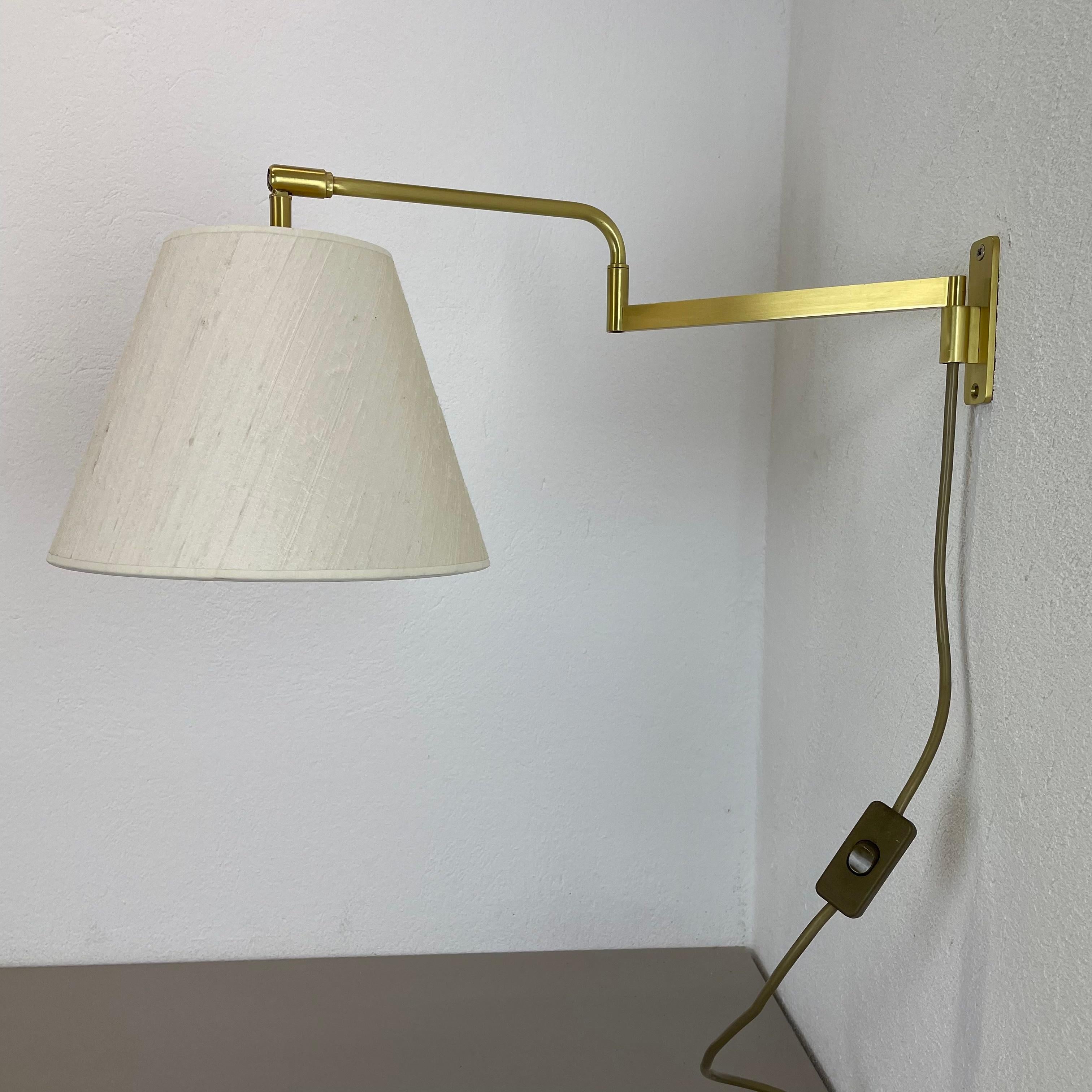 Mid-Century Modern Minimalist Stilnovo Style Adjustable Swing Arm Brass Wall Light Italy 1970s For Sale