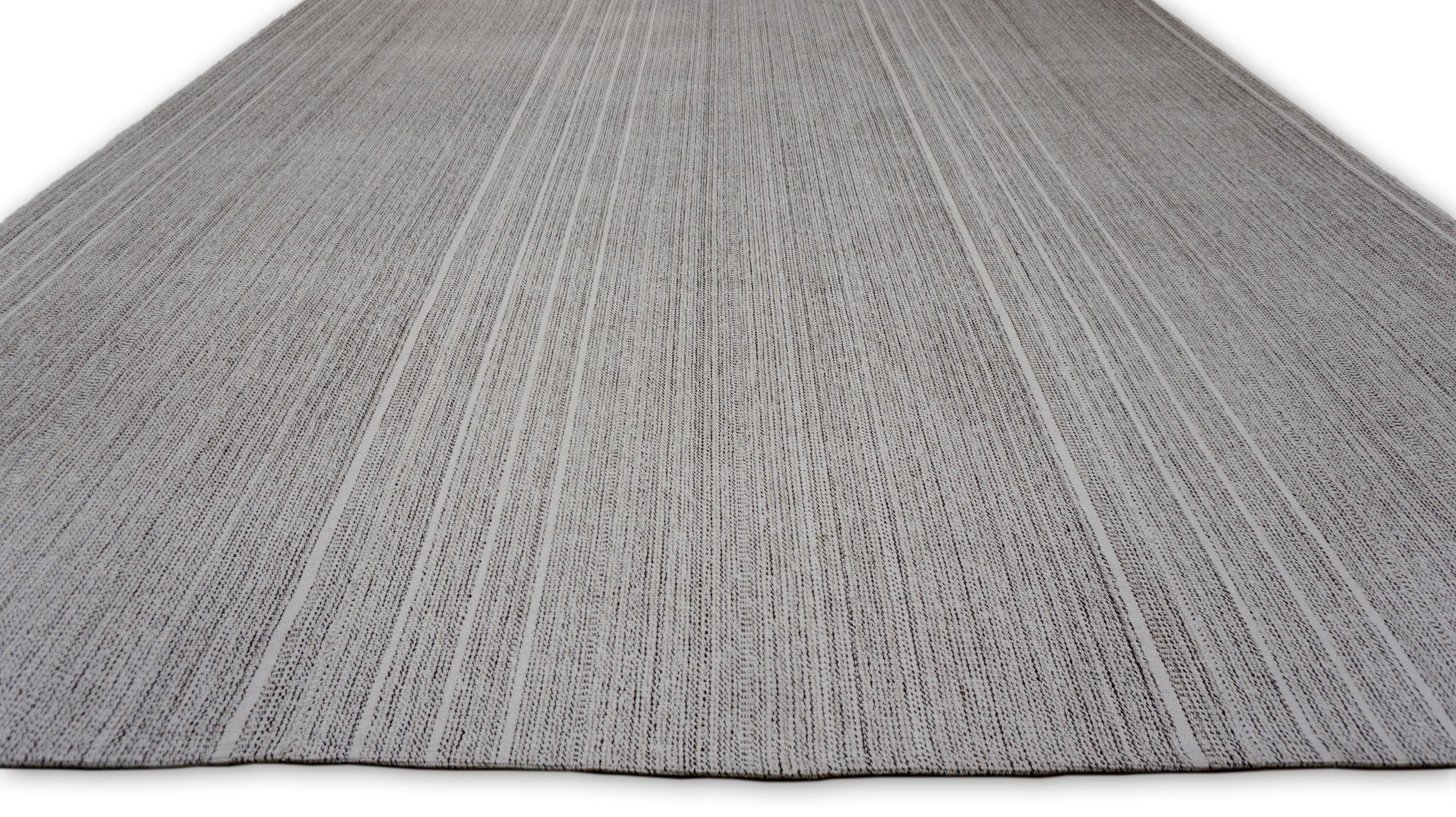 Minimalistischer gestreifter Flachgewebe-Wollteppich 10'4''x14' (Türkisch) im Angebot