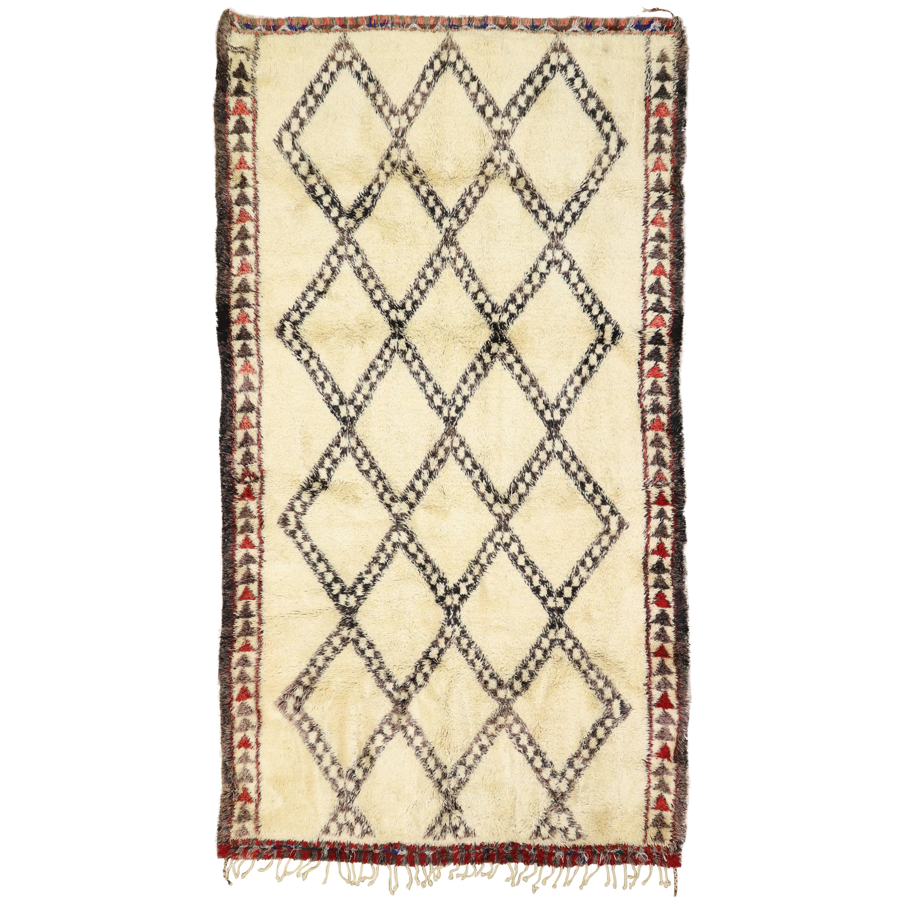 Minimalist Style Beni M'Guild Moroccan Rug For Sale at 1stDibs