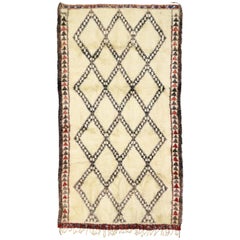Minimalist Style Beni M'Guild Moroccan Rug