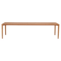 Minimalistischer Esstisch im minimalistischen Stil aus natürlichem Massivholz, verstärkt mit Stahl