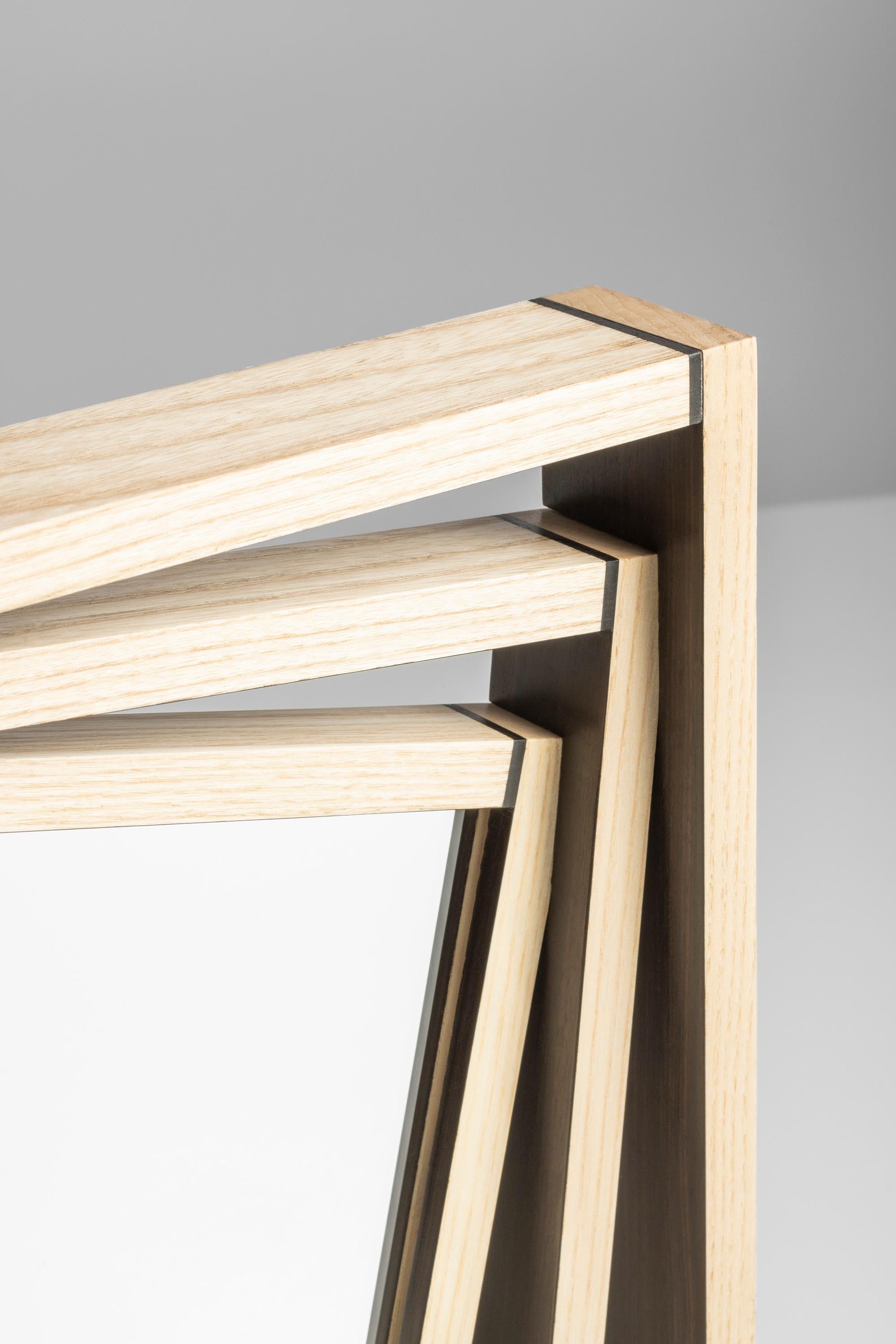 Spiegel im minimalistischen Stil mit Rahmen aus Eschenholz und Ebenholz von Giordano Vigano (Minimalistisch) im Angebot