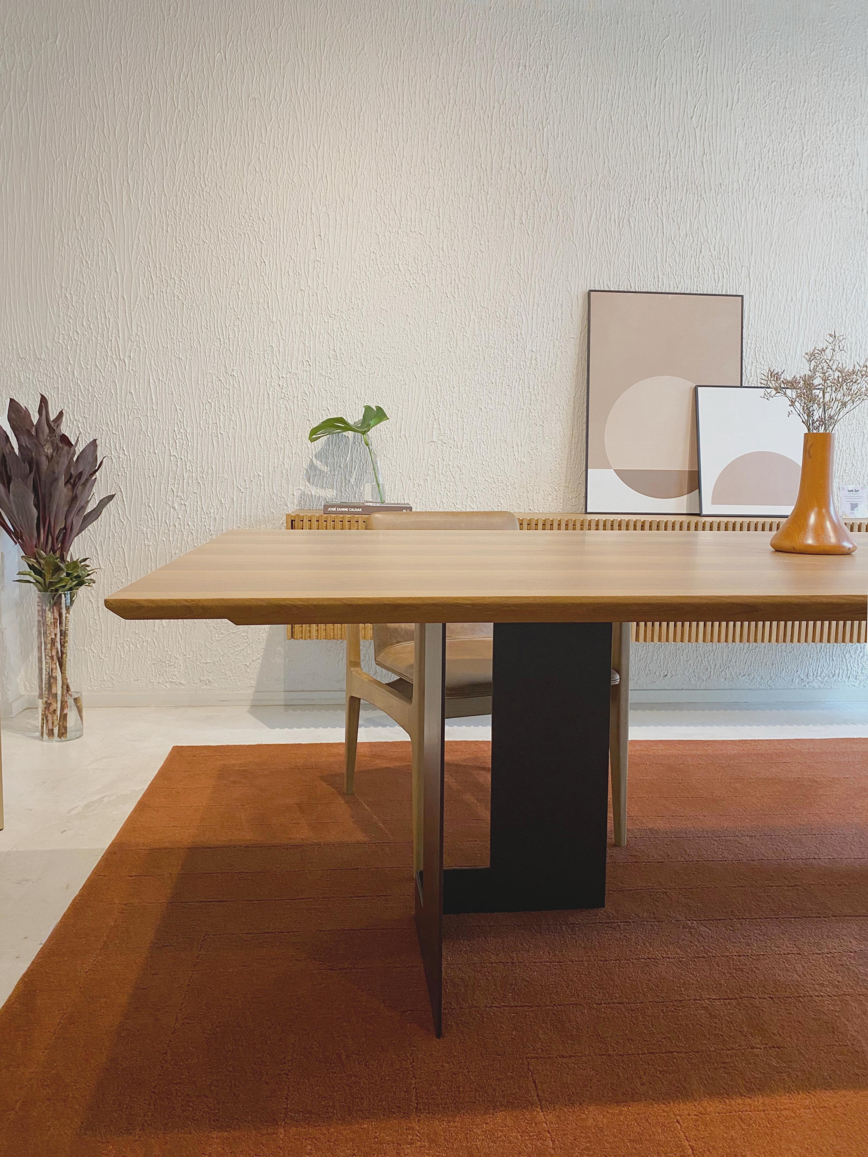 Peint Table de salle à manger Planos de style minimaliste en bois massif et acier peint en vente
