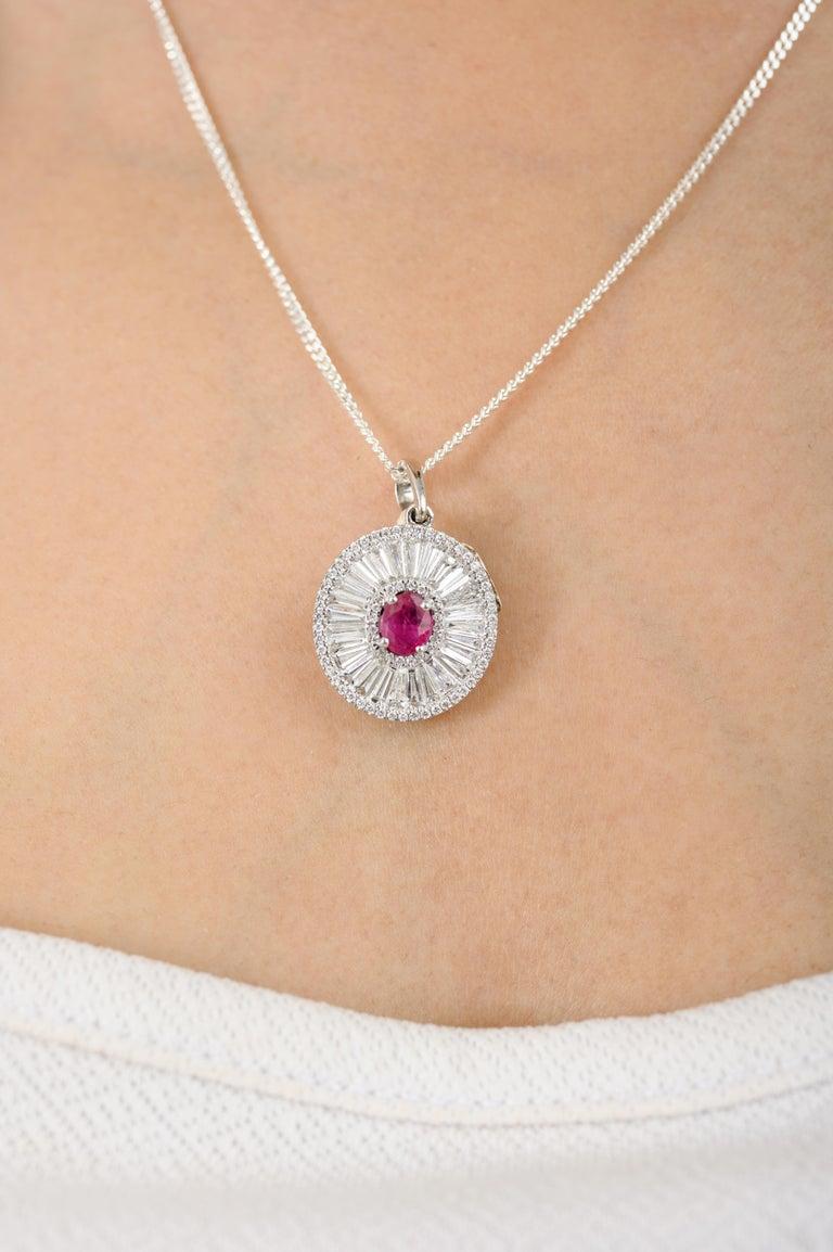 Pendentif minimaliste en or blanc 18 carats avec halo de rubis et de diamants pour femmes en vente 4