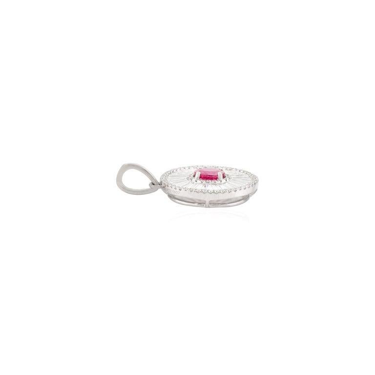 Pendentif minimaliste en or blanc 18 carats avec halo de rubis et de diamants pour femmes en vente 3