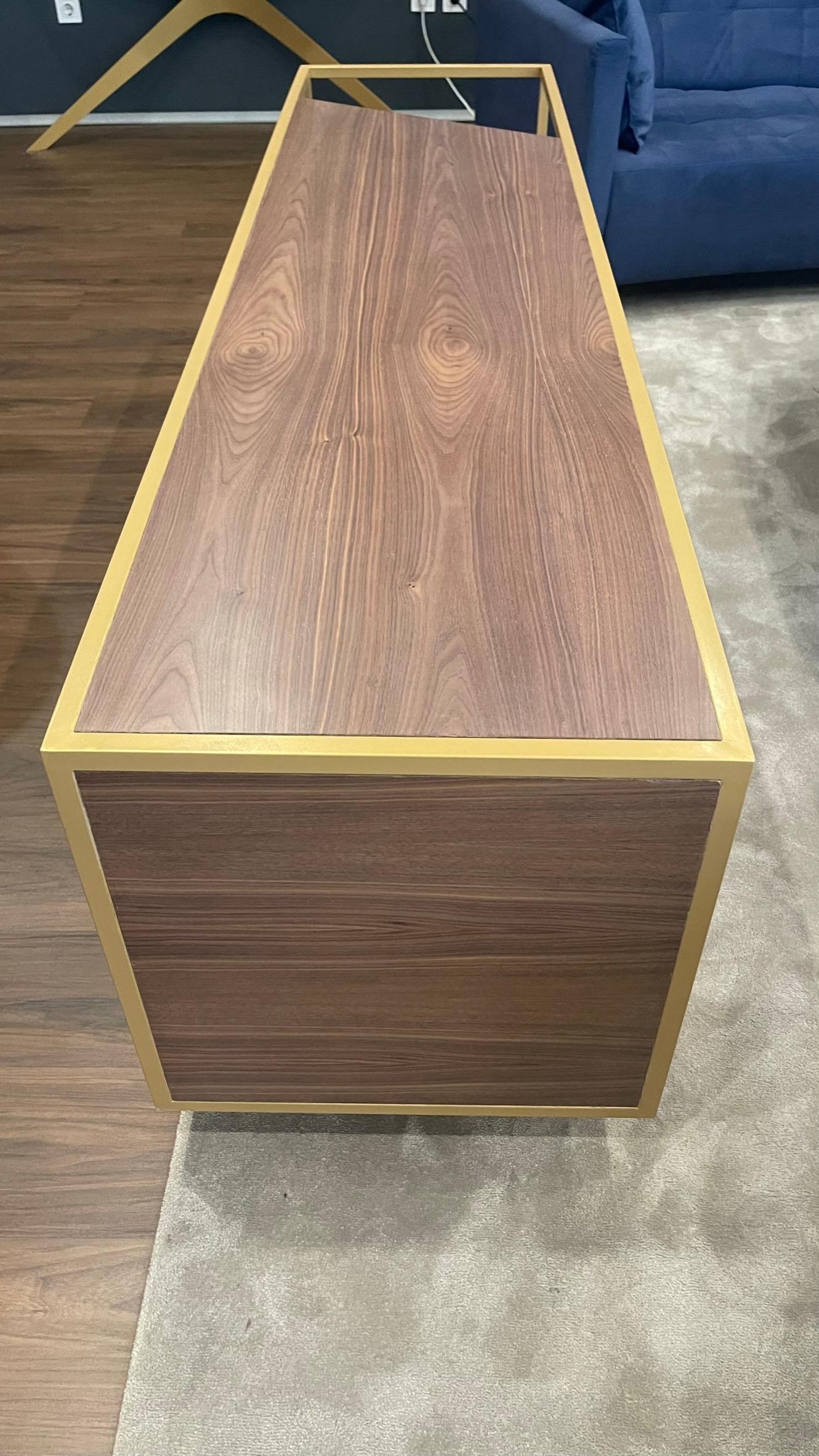 Modern Minimalist Suspended Credenza Sideboard Walnut Wood and Gold Finish In Excellent Condition For Sale In Vila Nova Famalicão, PT