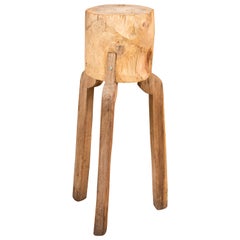 Holzbutcherblock mit skulpturaler Qualität, Minimalistischer Stil