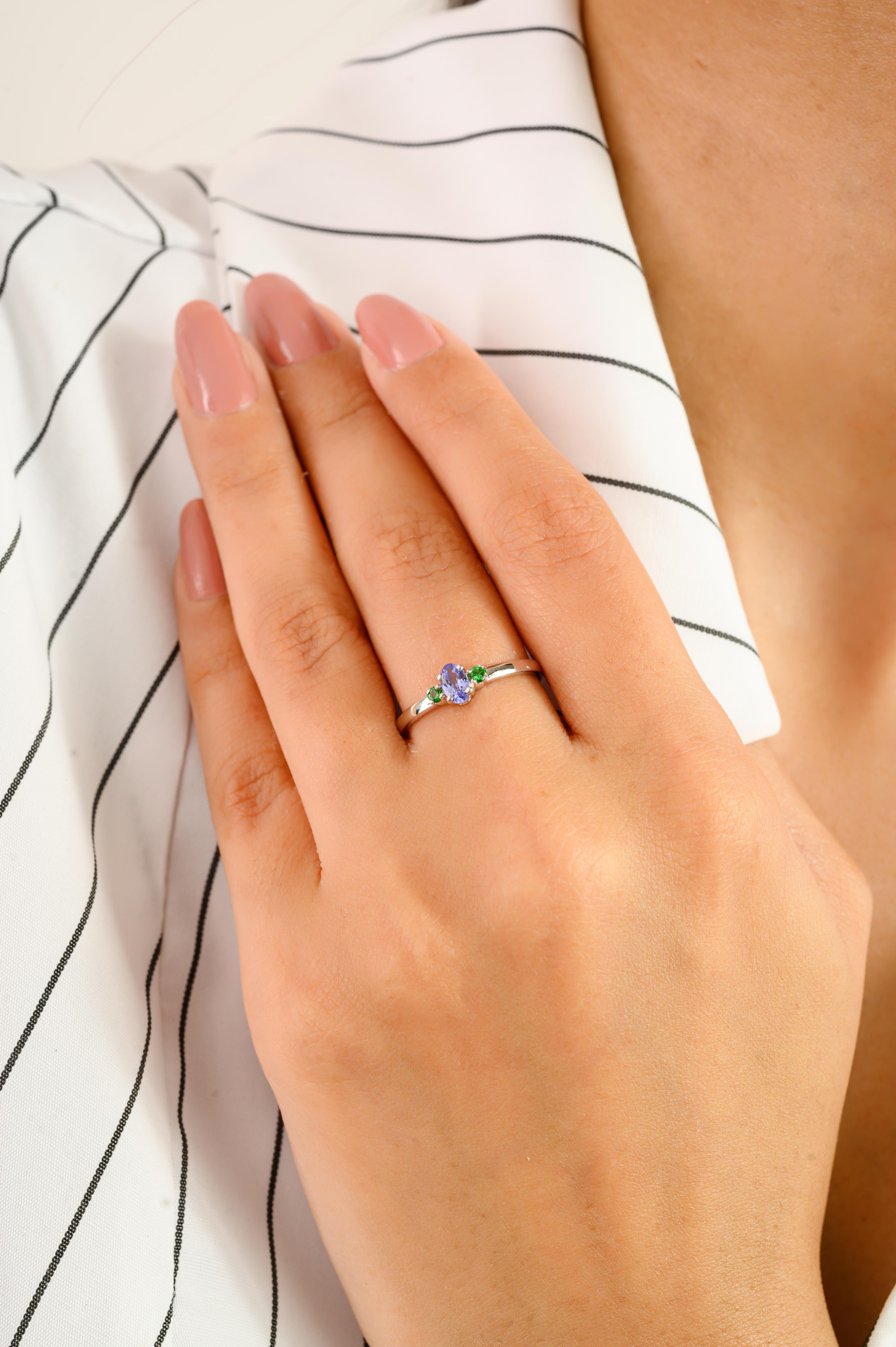 Im Angebot: Minimalistische Tansanit & Tsavorit Drei-Stein-Ring in 14k Weißgold Schmuck Geschenk () 6