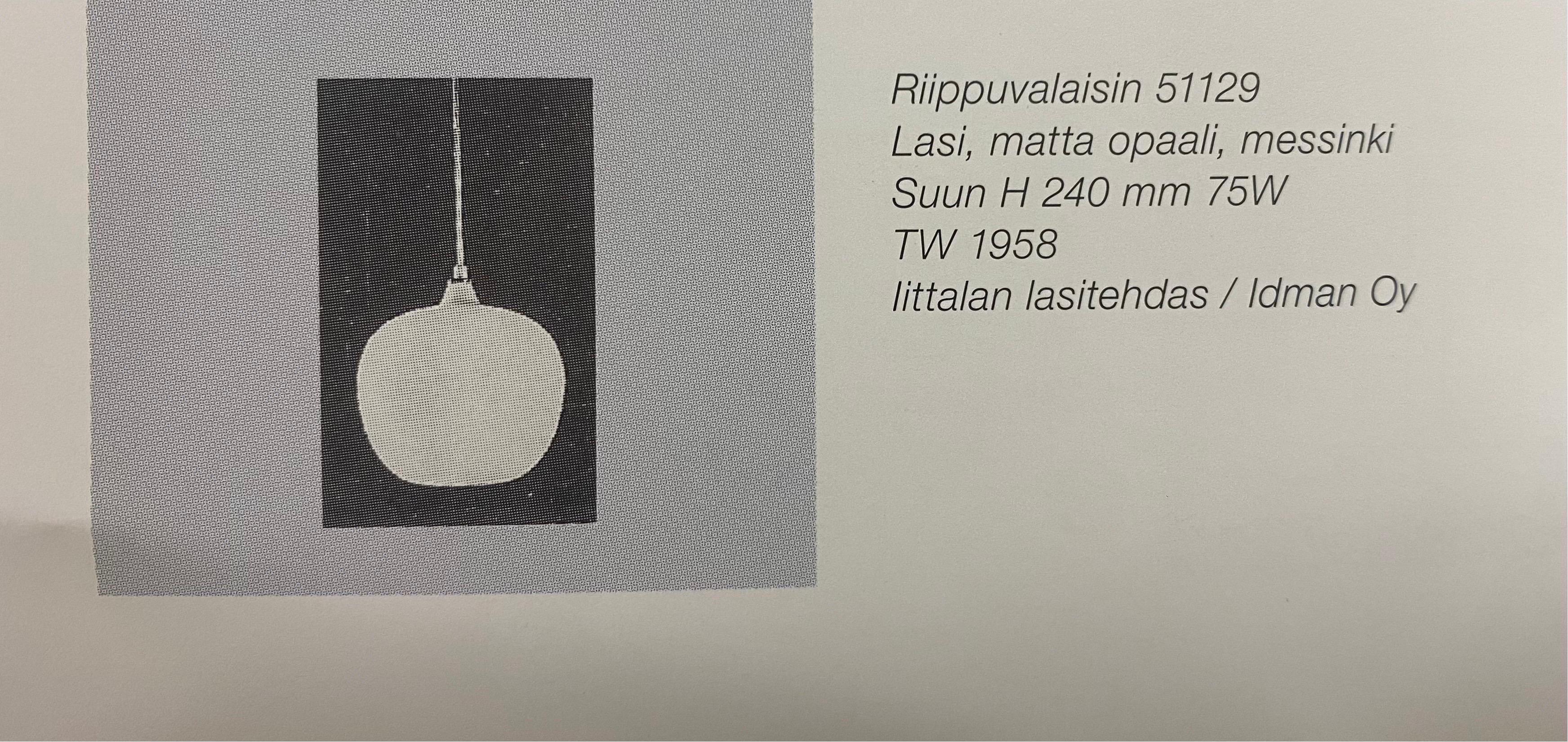 Plafonnier minimaliste Tapio Wirkkala modèle 51129 en verre opalin blanc, années 1950 en vente 1