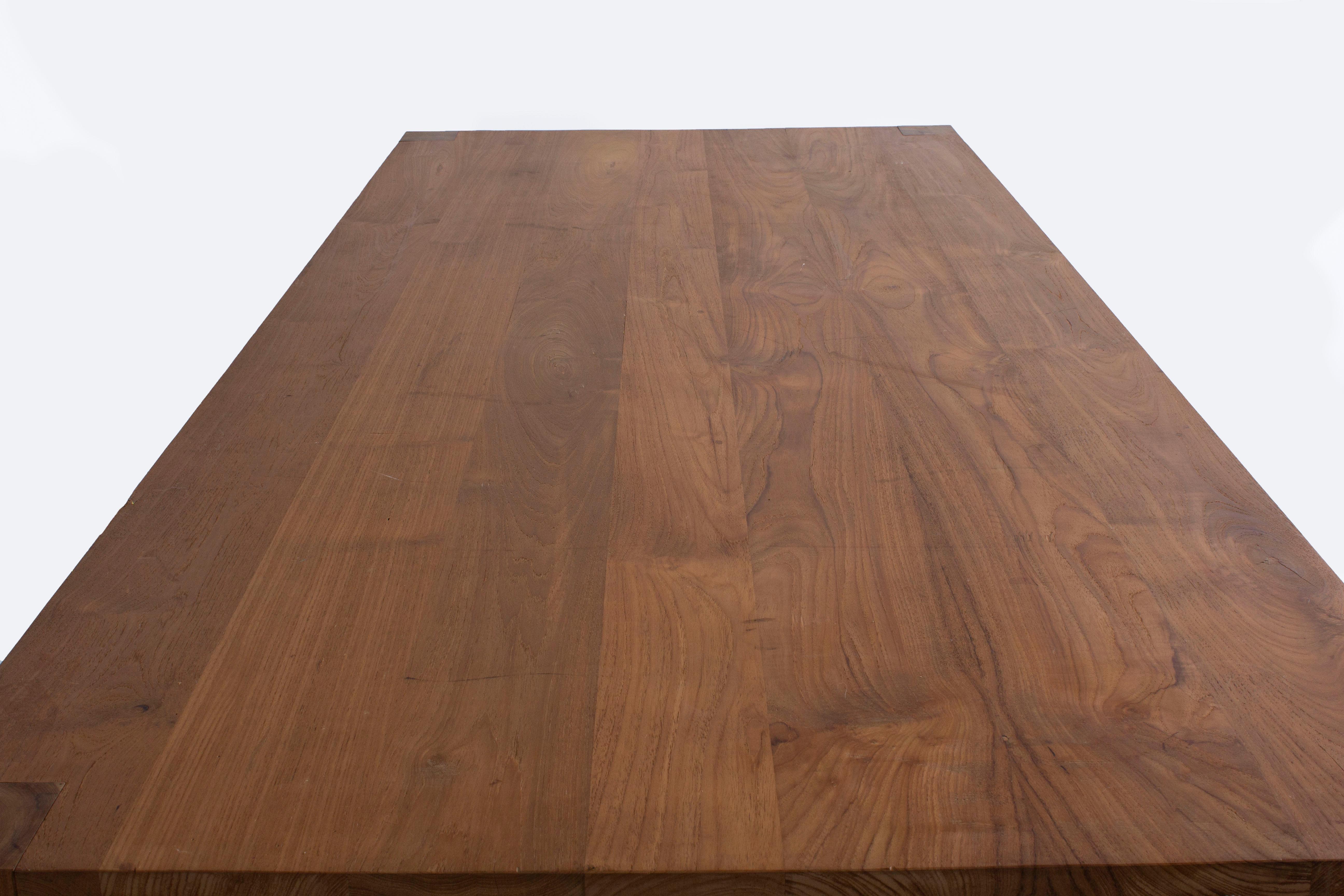 Minimalist Teak Parsons Dining Table In Excellent Condition In Dallas, TX