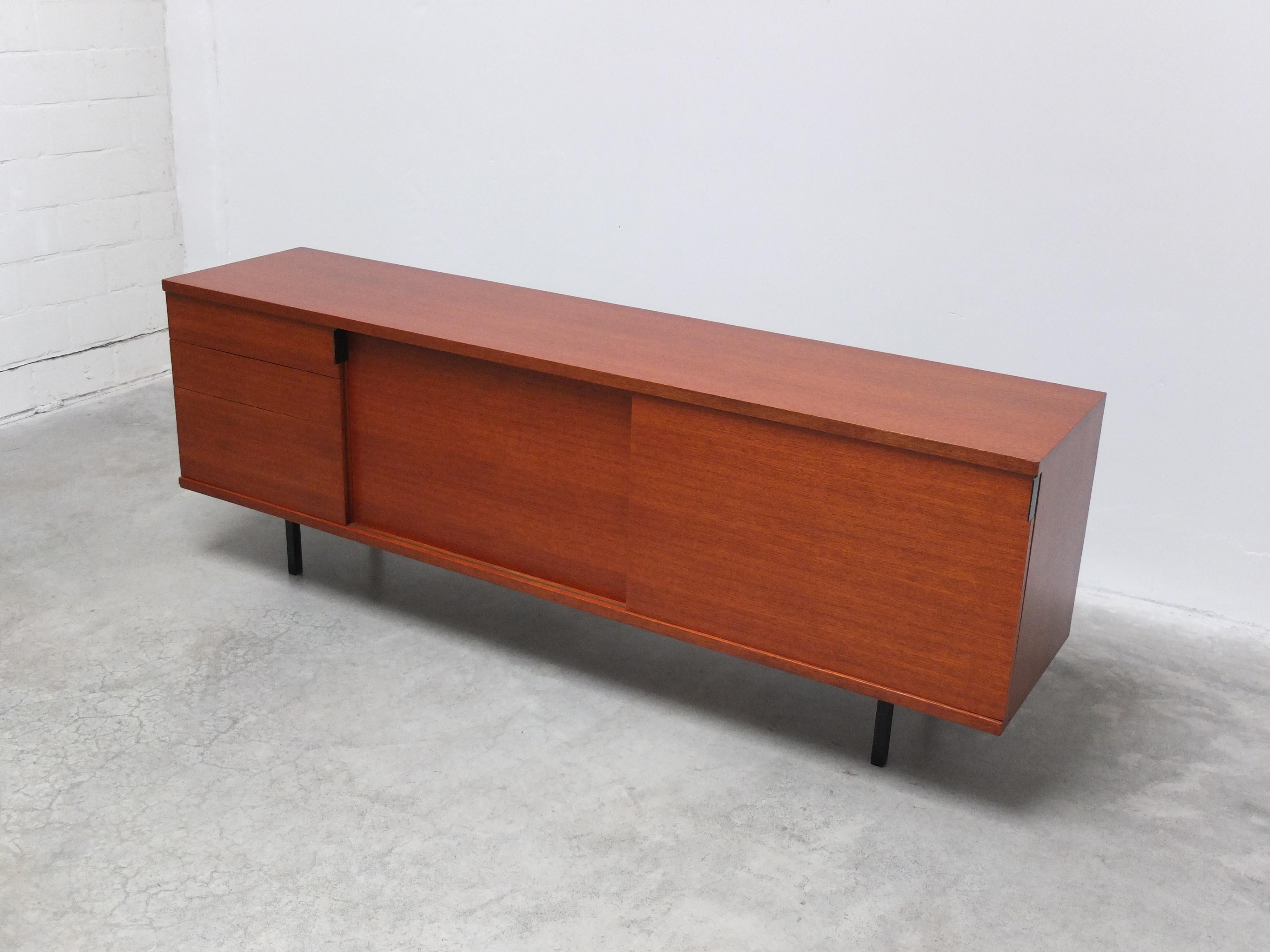Minimalistisches Sideboard aus Teakholz von Hans Konëcke für Tecta, 1960er Jahre im Zustand „Gut“ im Angebot in Antwerpen, VAN
