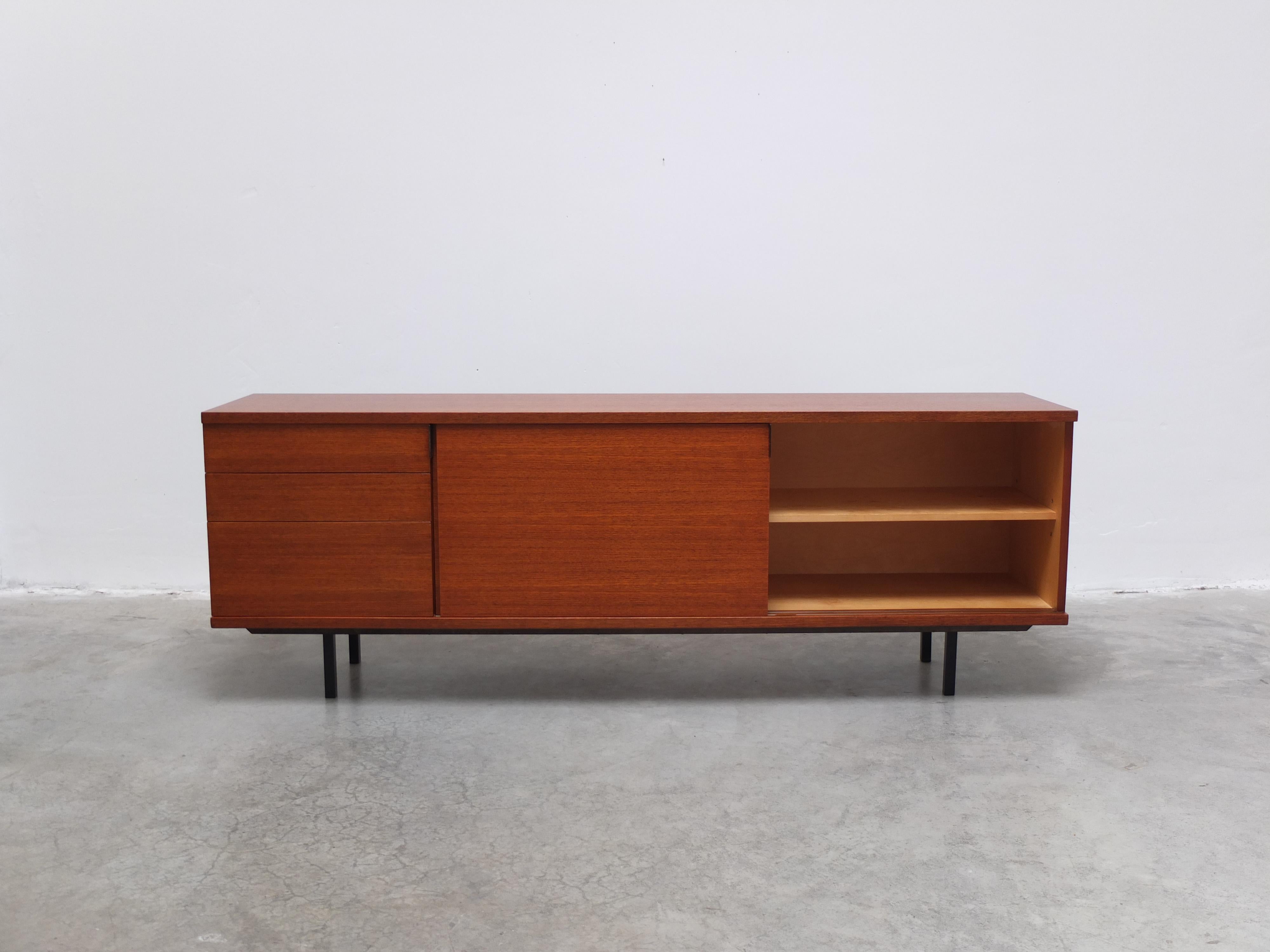 Minimalistisches Sideboard aus Teakholz von Hans Konëcke für Tecta, 1960er Jahre (Metall) im Angebot