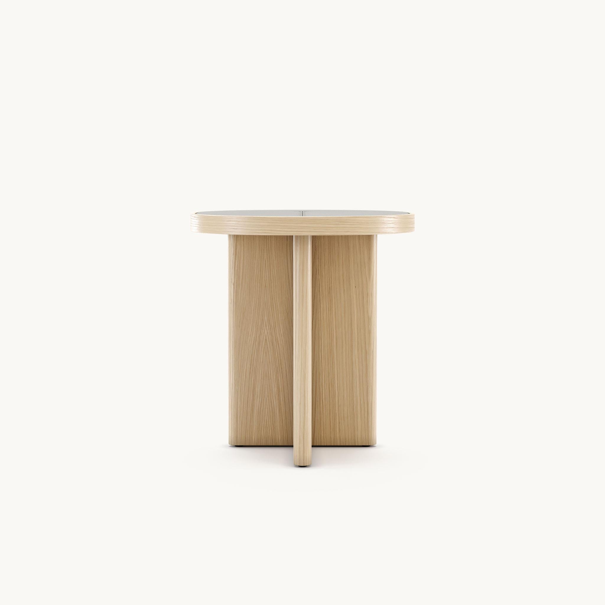 Minimalist Three-Piece Table Set with Customizable Finishes For Sale 1
