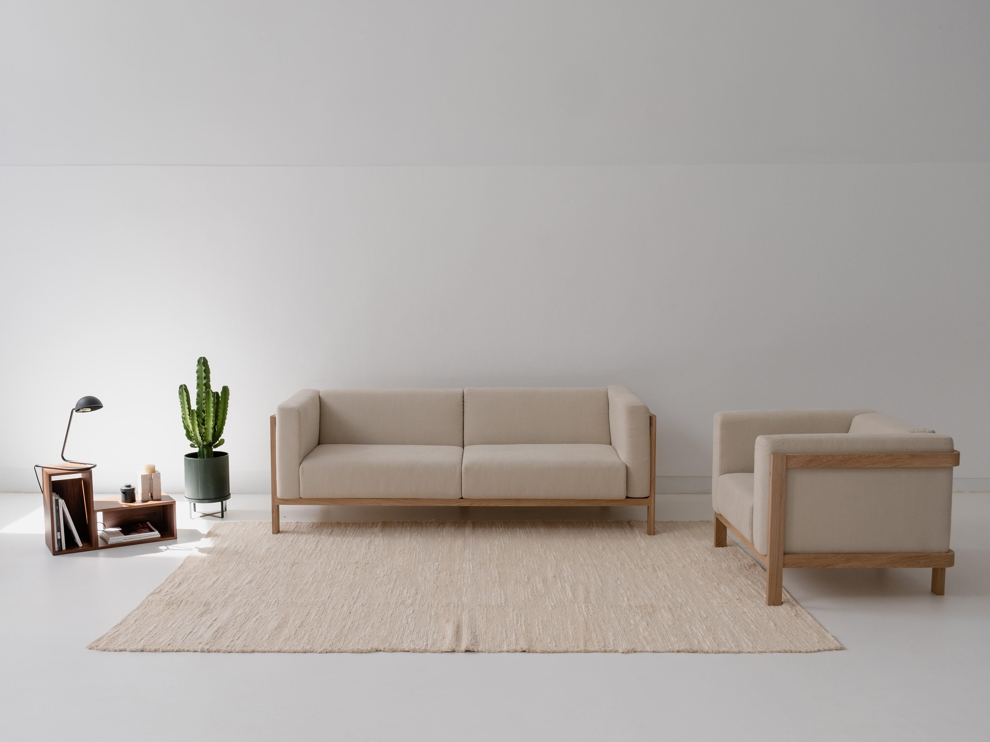 Sofa minimaliste à trois places en frêne - tapissé de tissu en vente 6