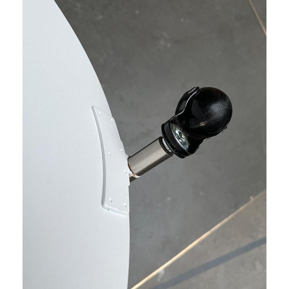 Table basse ou d'appoint minimaliste en métal avec roues de Leitmotiv en vente 5