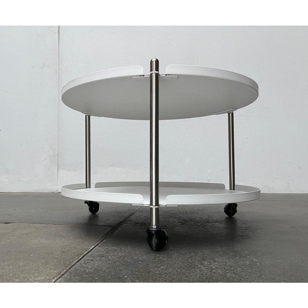 Allemand Table basse ou d'appoint minimaliste en métal avec roues de Leitmotiv en vente