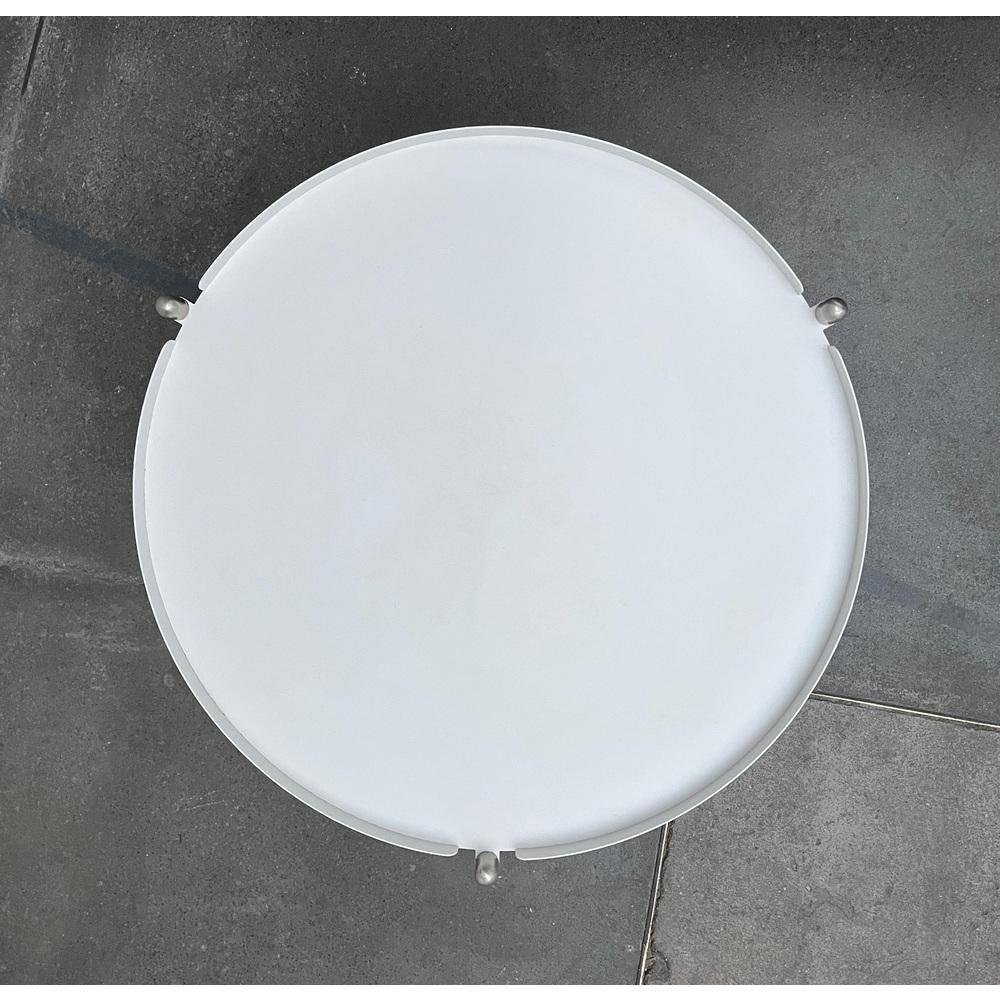 Métal Table basse ou d'appoint minimaliste en métal avec roues de Leitmotiv en vente