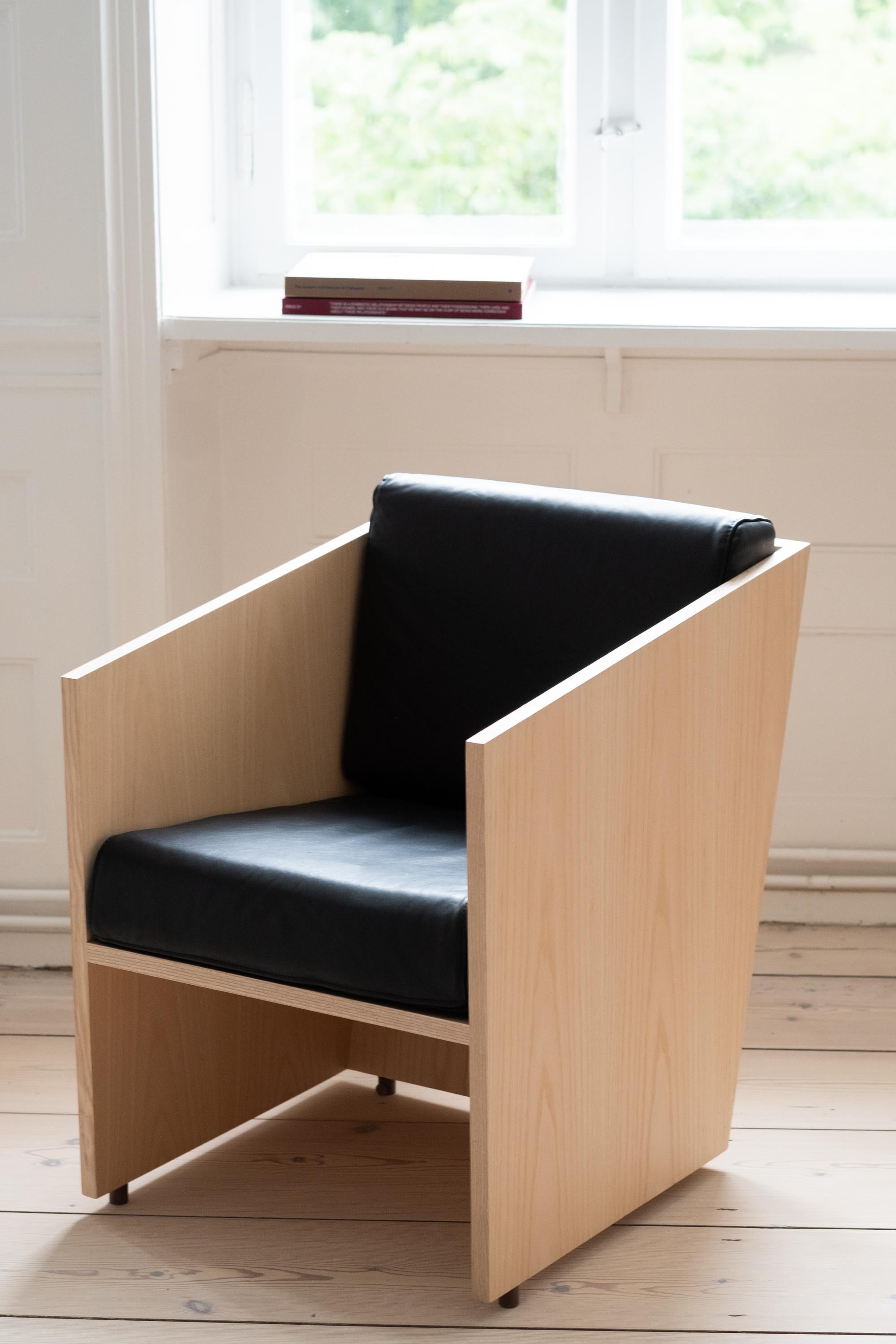 Hand-Crafted Minimalist Timeless Armchair in Ash Wood and Black Leather For Sale
